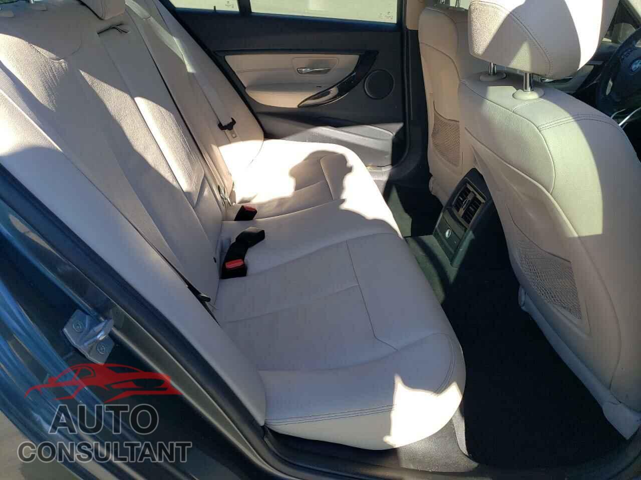 BMW 3 SERIES 2015 - WBA3B1G52FNT04874