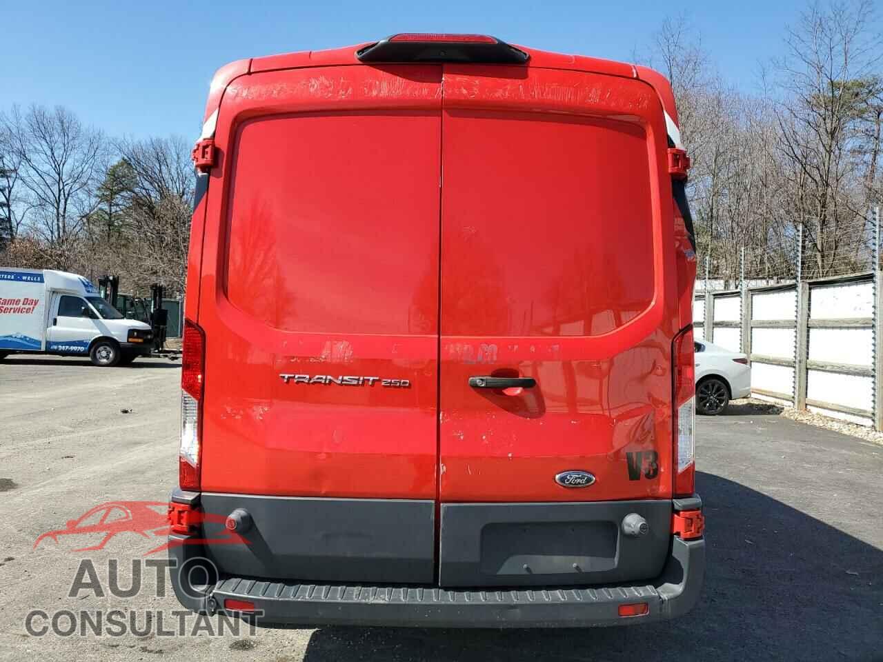 FORD TRANSIT 2018 - 1FTYR2CM6JKA32153