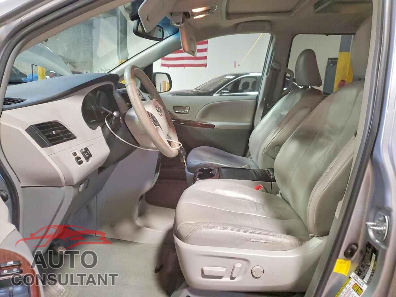TOYOTA SIENNA 2012 - 5TDDK3DC9CS041259