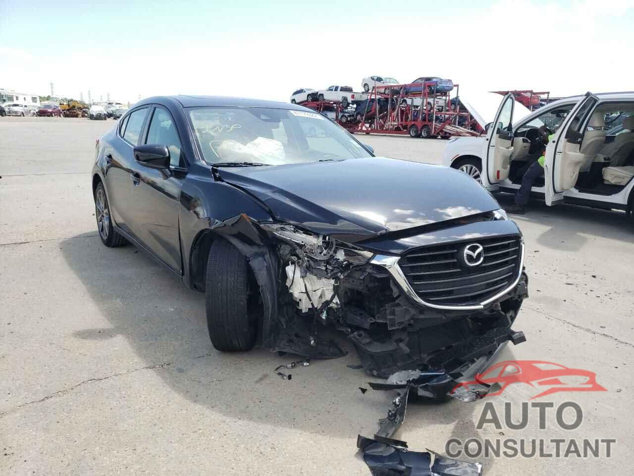 MAZDA 3 2018 - 3MZBN1W37JM162690