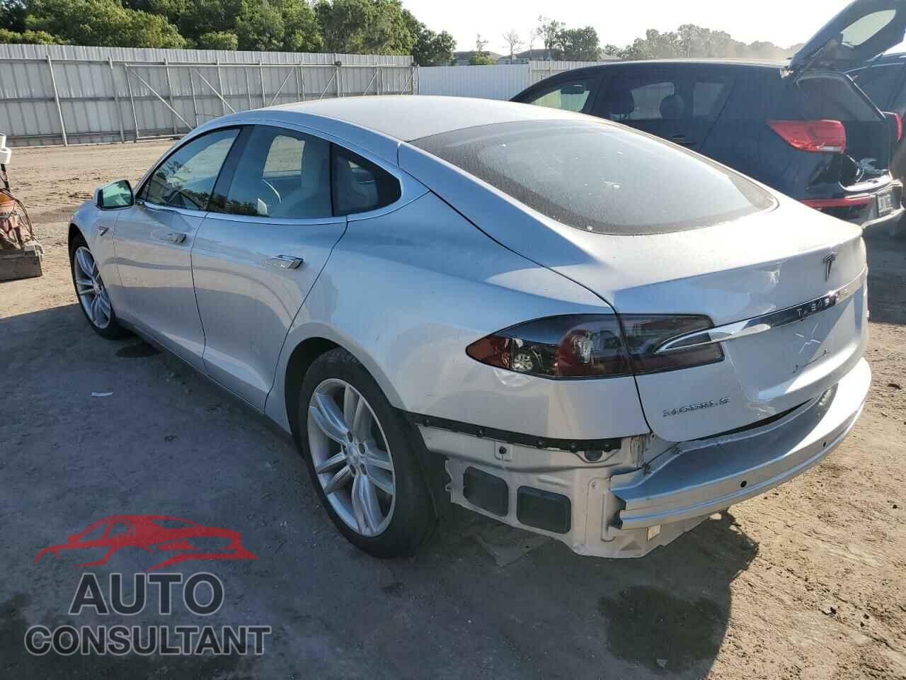 TESLA MODEL S 2015 - 5YJSA1H25FF082013