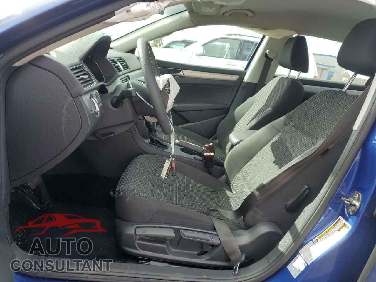VOLKSWAGEN PASSAT 2017 - 1VWAT7A38HC053274