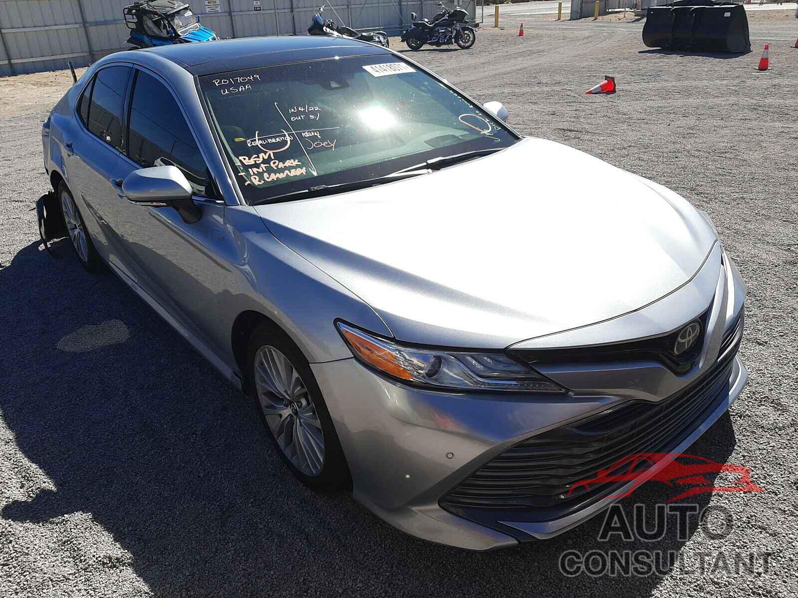 TOYOTA CAMRY 2018 - 4T1B11HK7JU085622