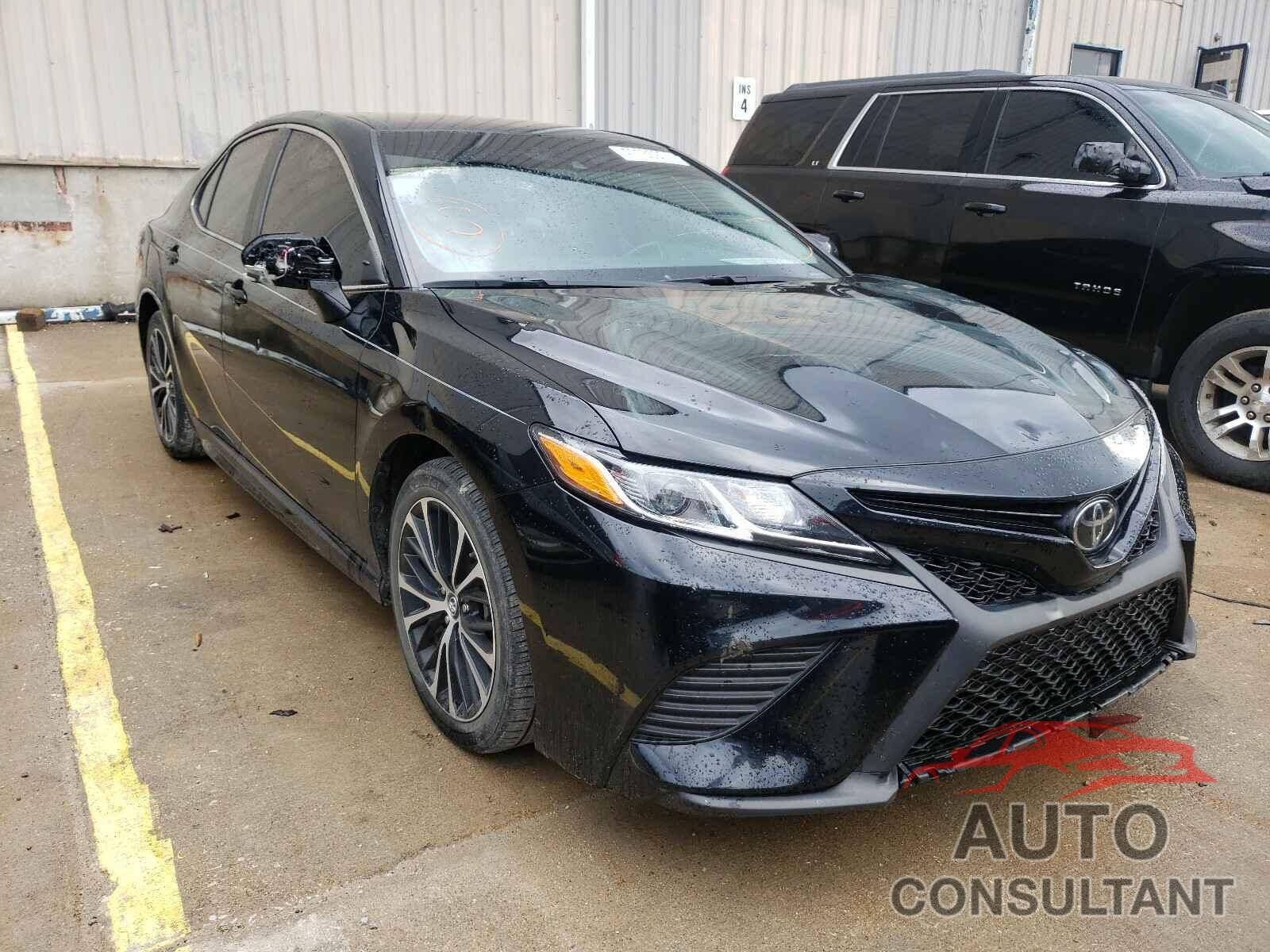 TOYOTA CAMRY 2018 - 4T1B11HK2JU585218