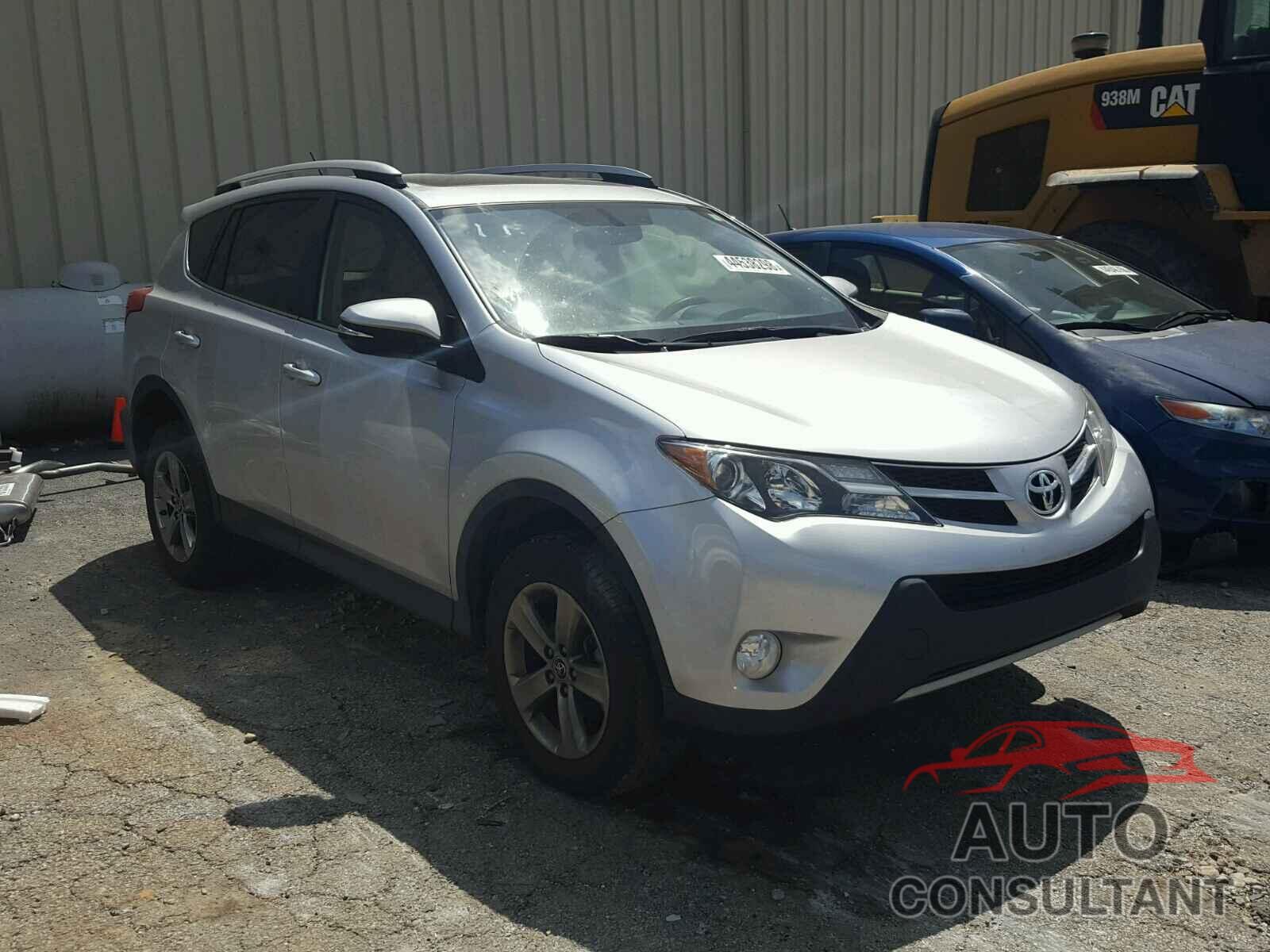 TOYOTA RAV4 XLE 2015 - JTMWFREV9FD070678