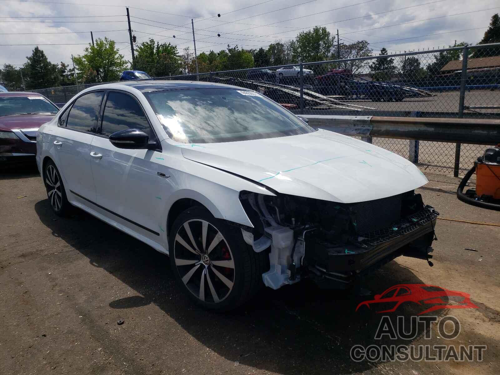 VOLKSWAGEN PASSAT 2018 - 1VWJM7A33JC050575