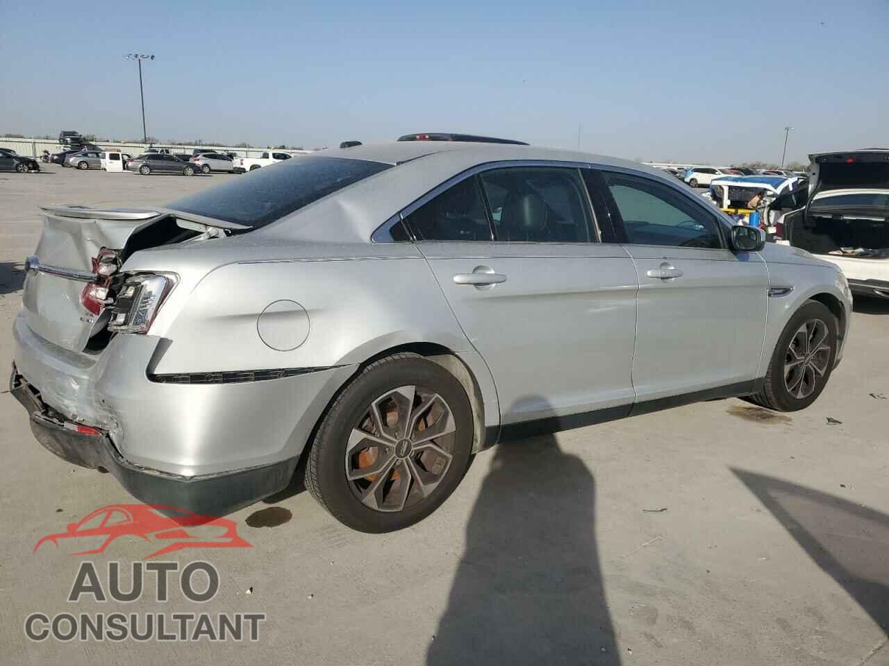 FORD TAURUS 2015 - 1FAHP2E82FG148021