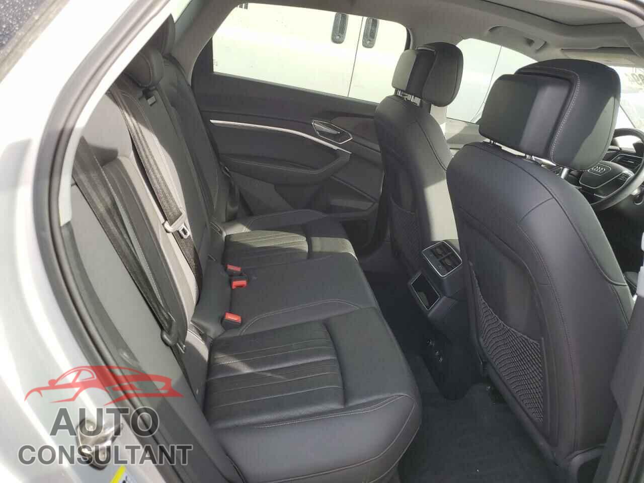AUDI E-TRON 2019 - WA1LAAGE6KB024323