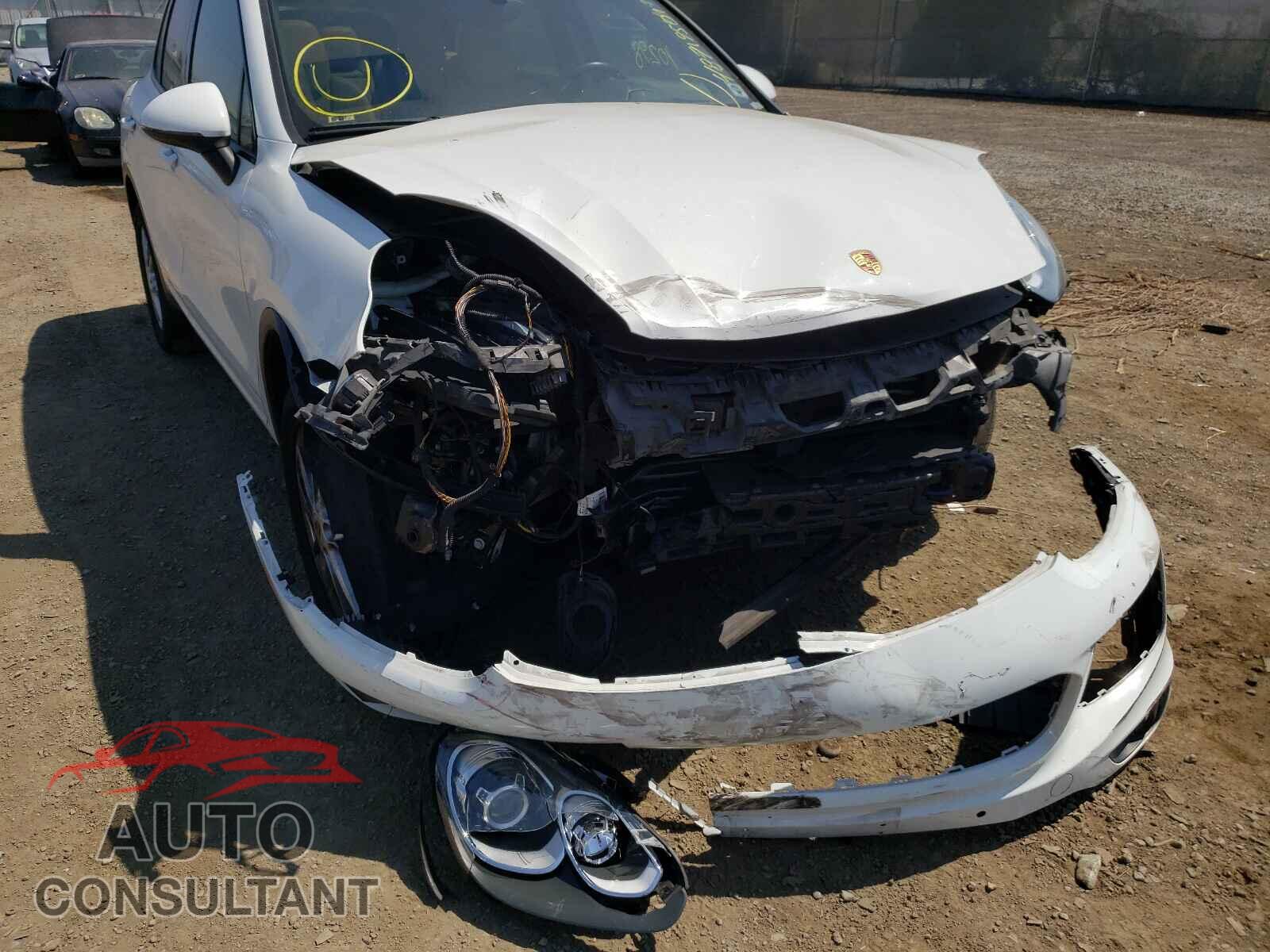 PORSCHE CAYENNE 2016 - WP1AA2A29GKA09208