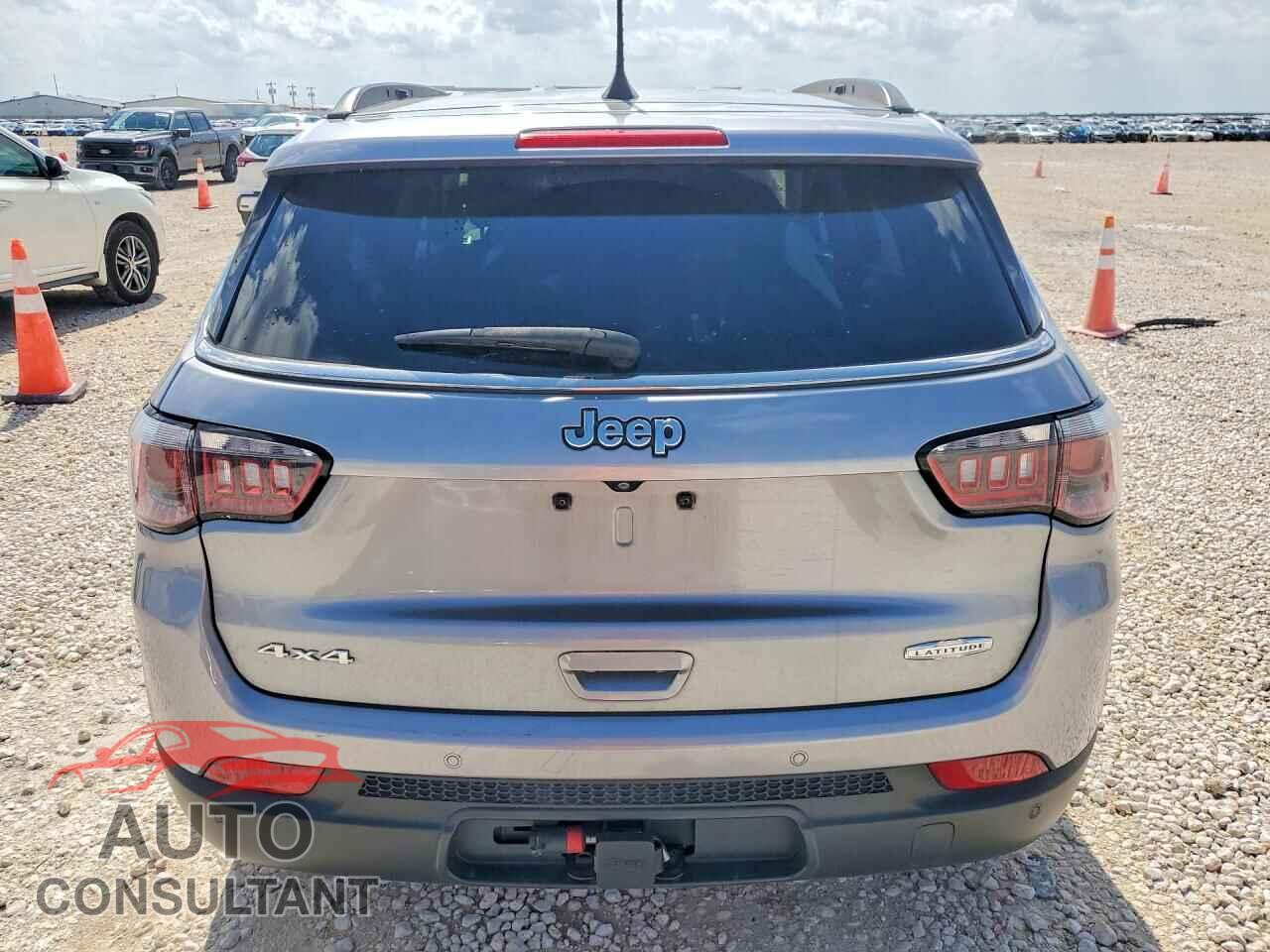 JEEP COMPASS 2018 - 3C4NJDBB1JT372251