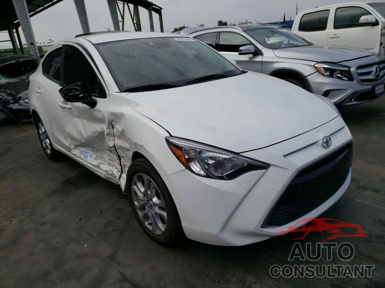 TOYOTA YARIS 2018 - 3MYDLBYV0JY306192