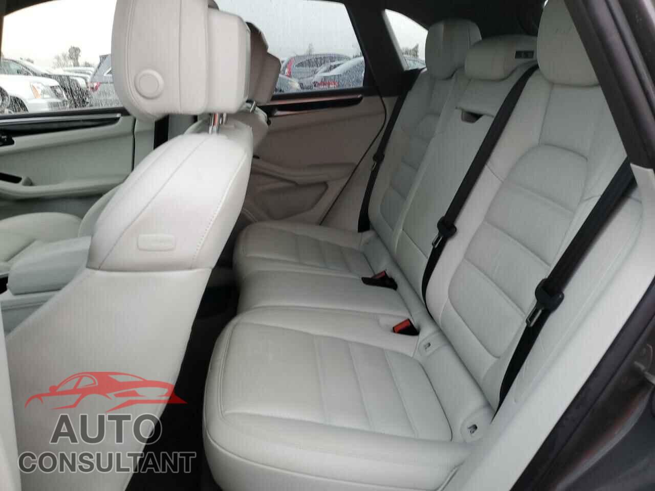 PORSCHE MACAN 2018 - WP1AG2A51JLB64877