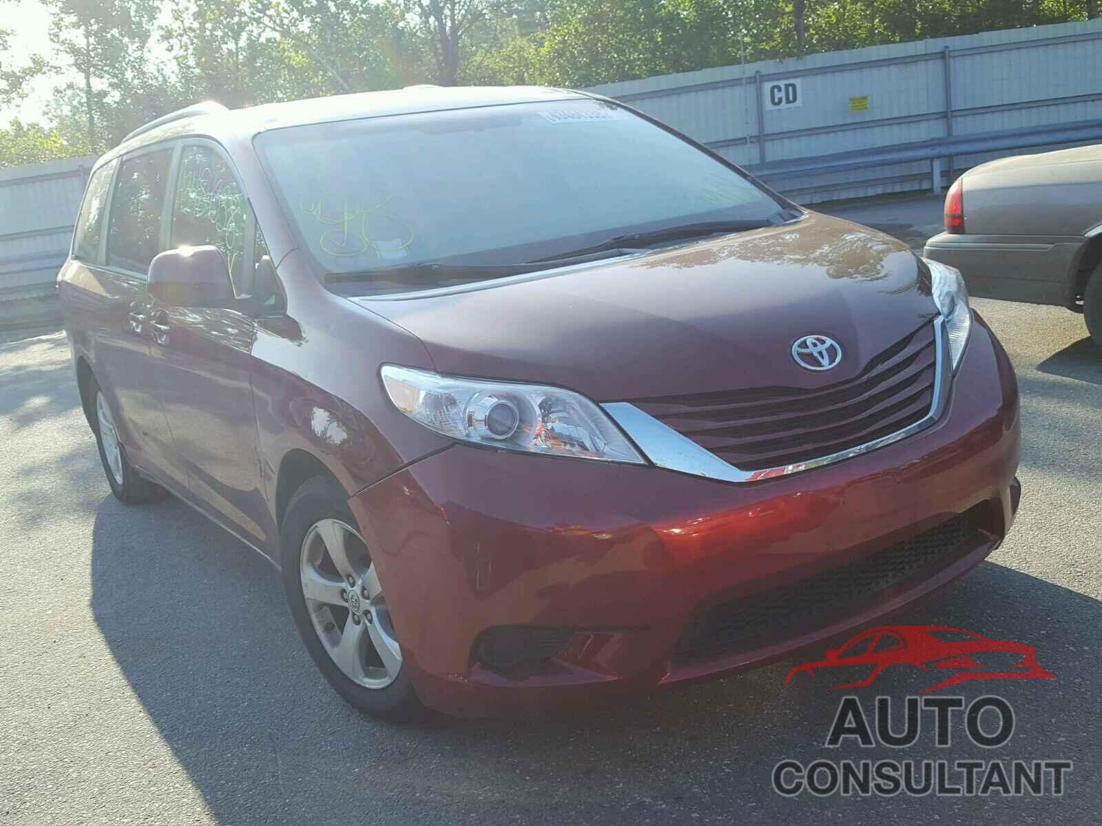 TOYOTA SIENNA LE 2015 - 5TDKK3DC9FS571095