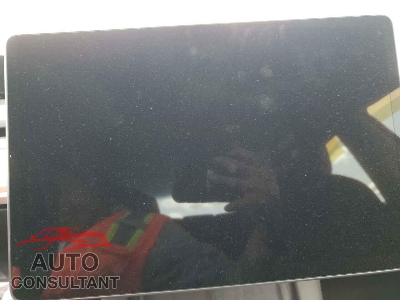 TESLA MODEL 3 2022 - 5YJ3E1EA8NF300786
