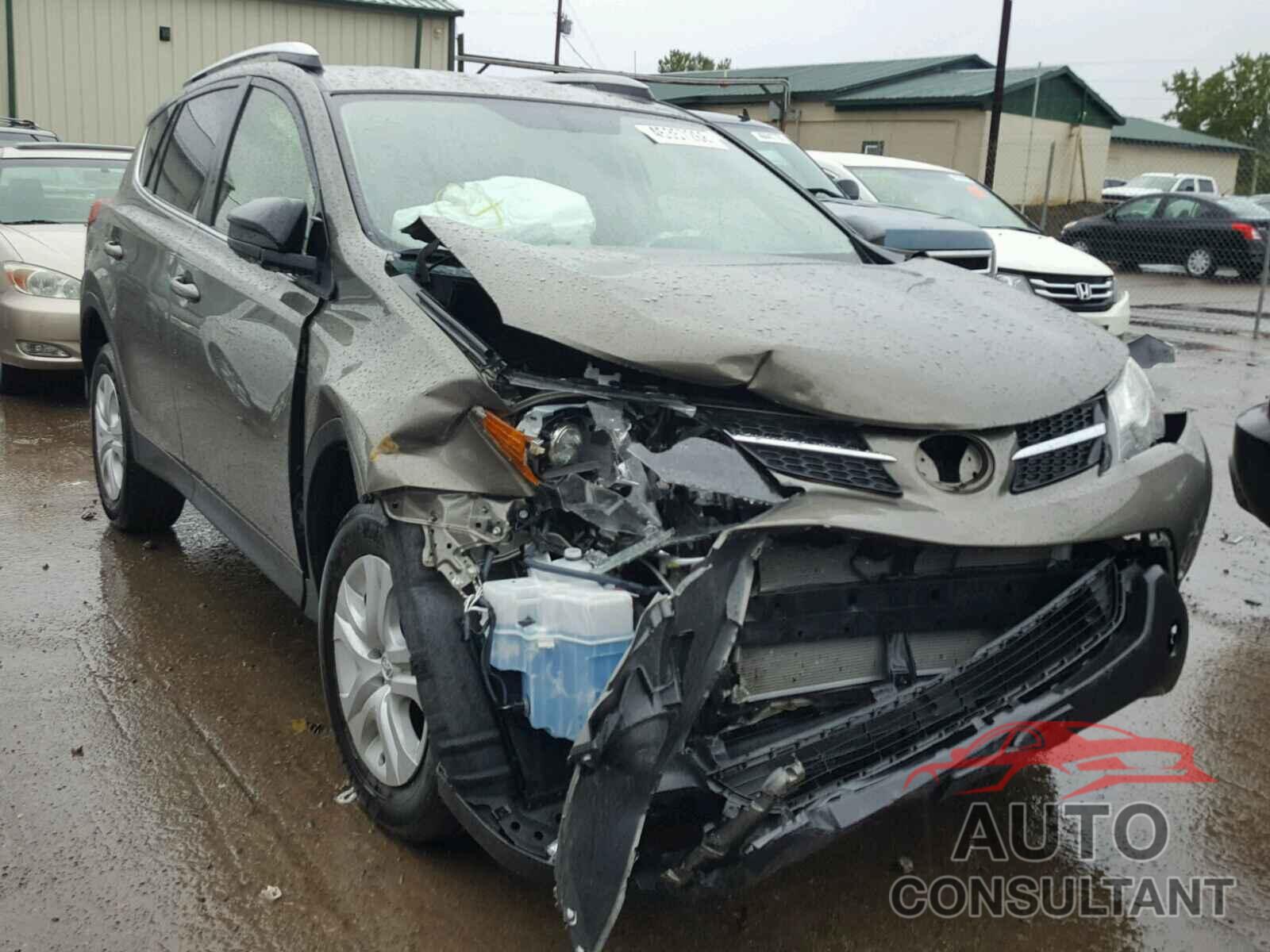 TOYOTA RAV4 LE 2015 - JTMBFREV5FD170145