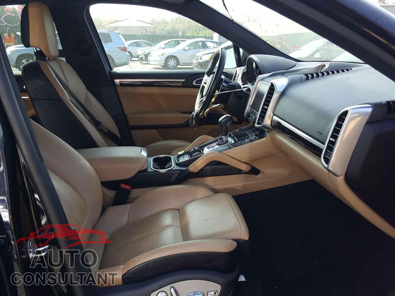 PORSCHE CAYENNE 2017 - WP1AA2A20HKA89600