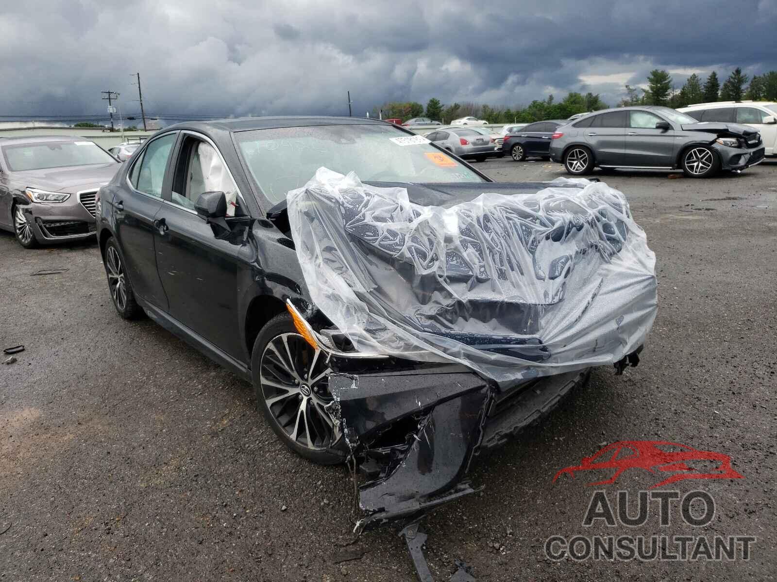 TOYOTA CAMRY 2018 - 4T1B11HK4JU141225