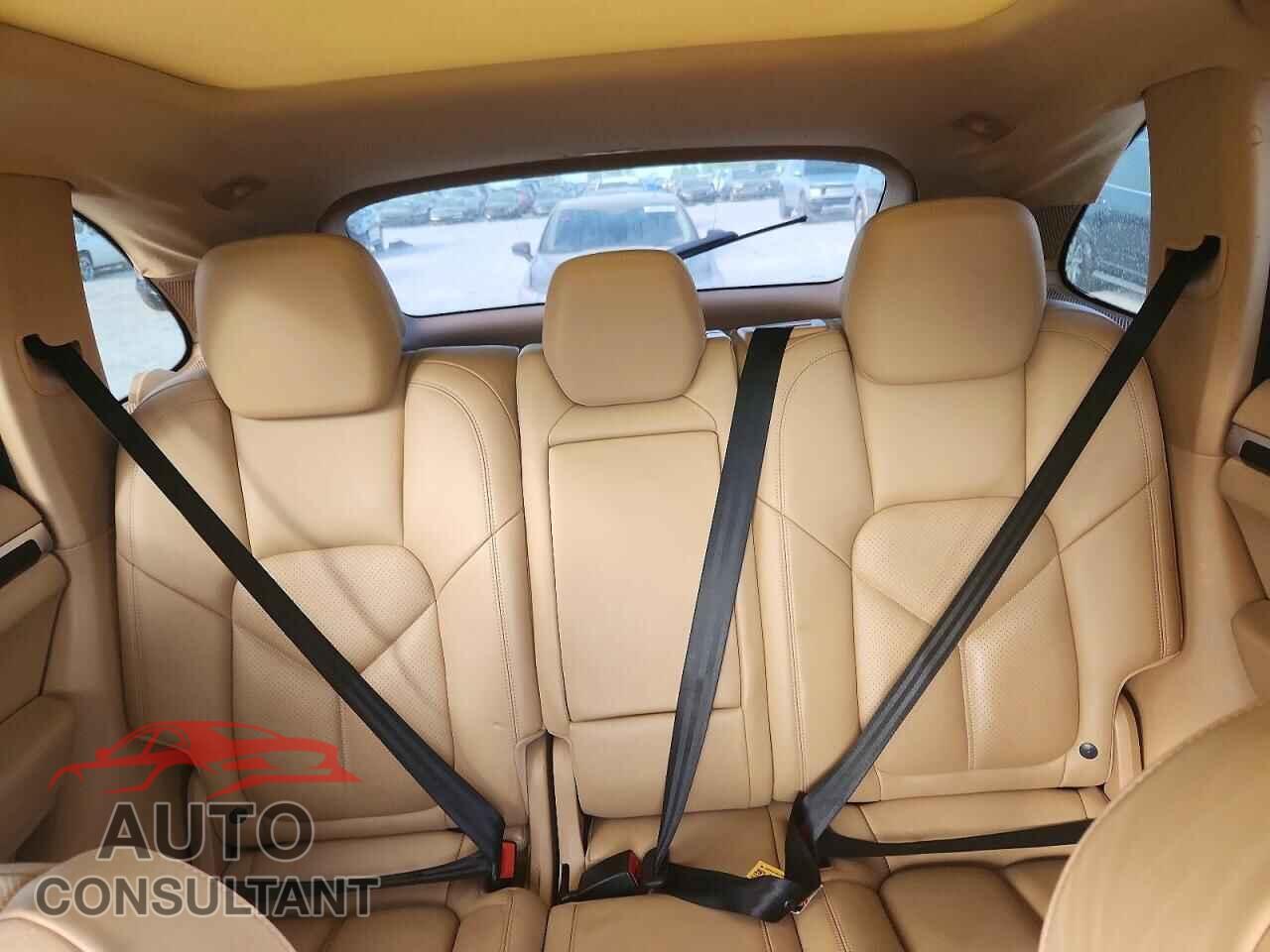 PORSCHE CAYENNE 2016 - WP1AA2A26GLA08009