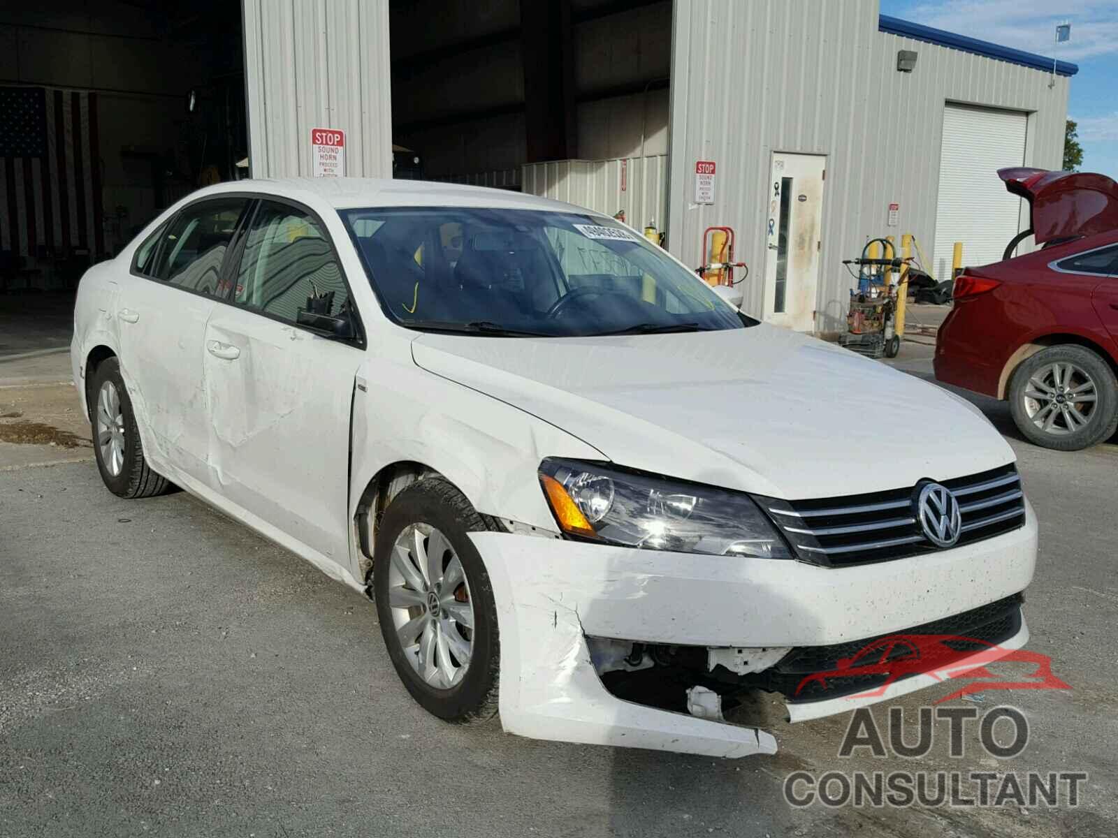 VOLKSWAGEN PASSAT 2015 - 1VWAT7A38FC040828