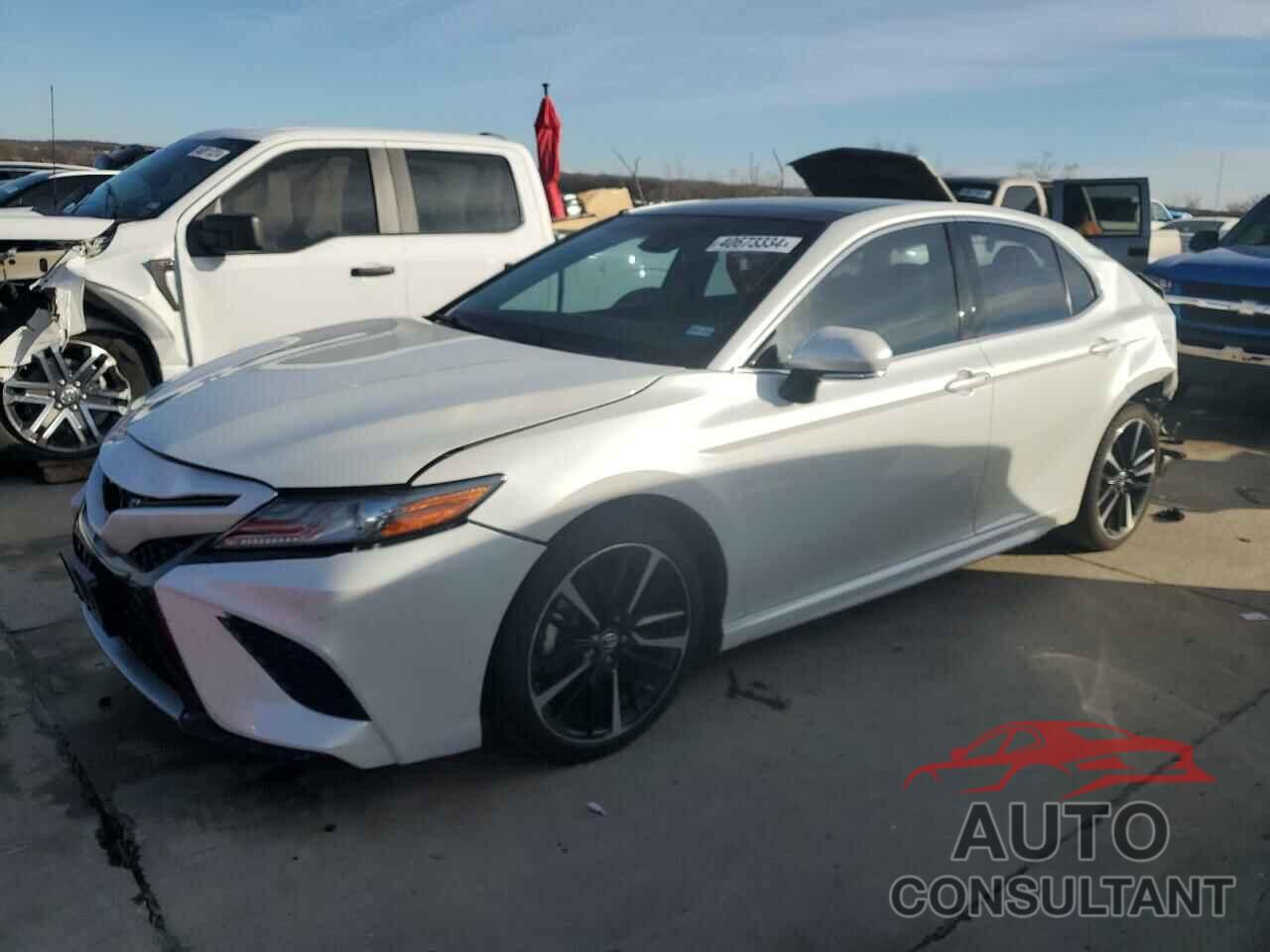 TOYOTA CAMRY 2018 - 4T1B61HK3JU011440