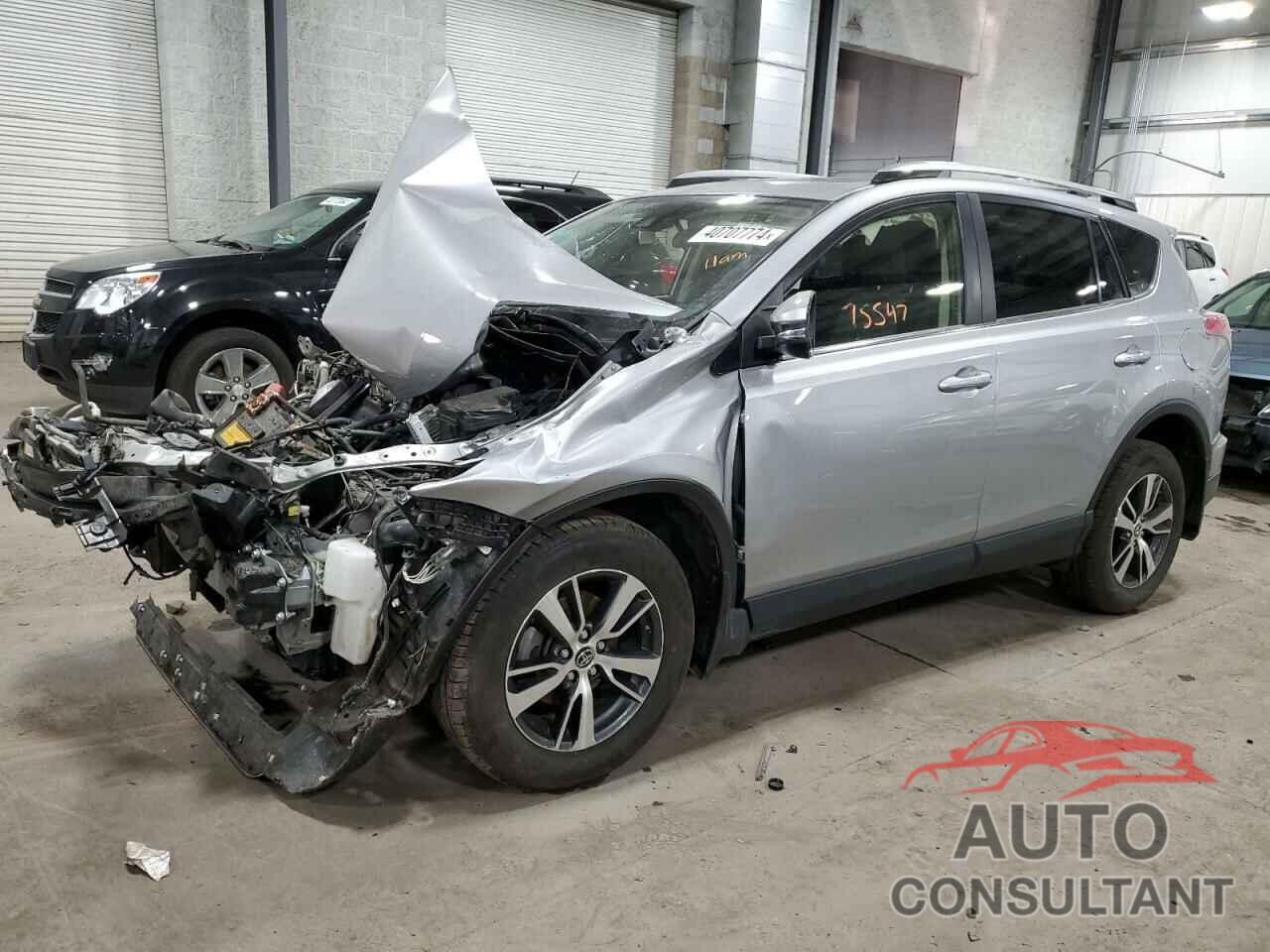 TOYOTA RAV4 2018 - JTMRFREV6JJ213352