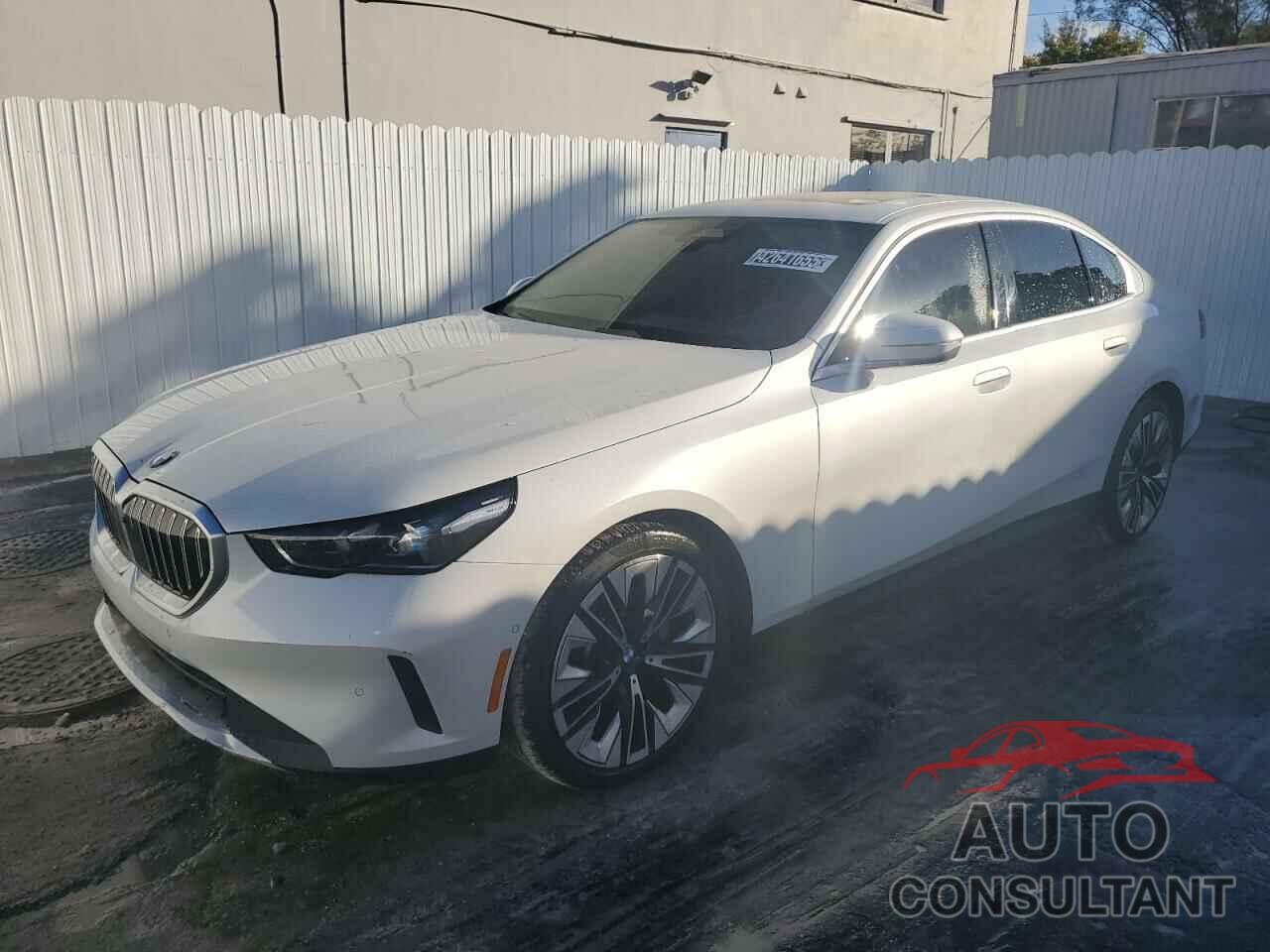 BMW 5 SERIES 2024 - WBA43FJ00RCP86031