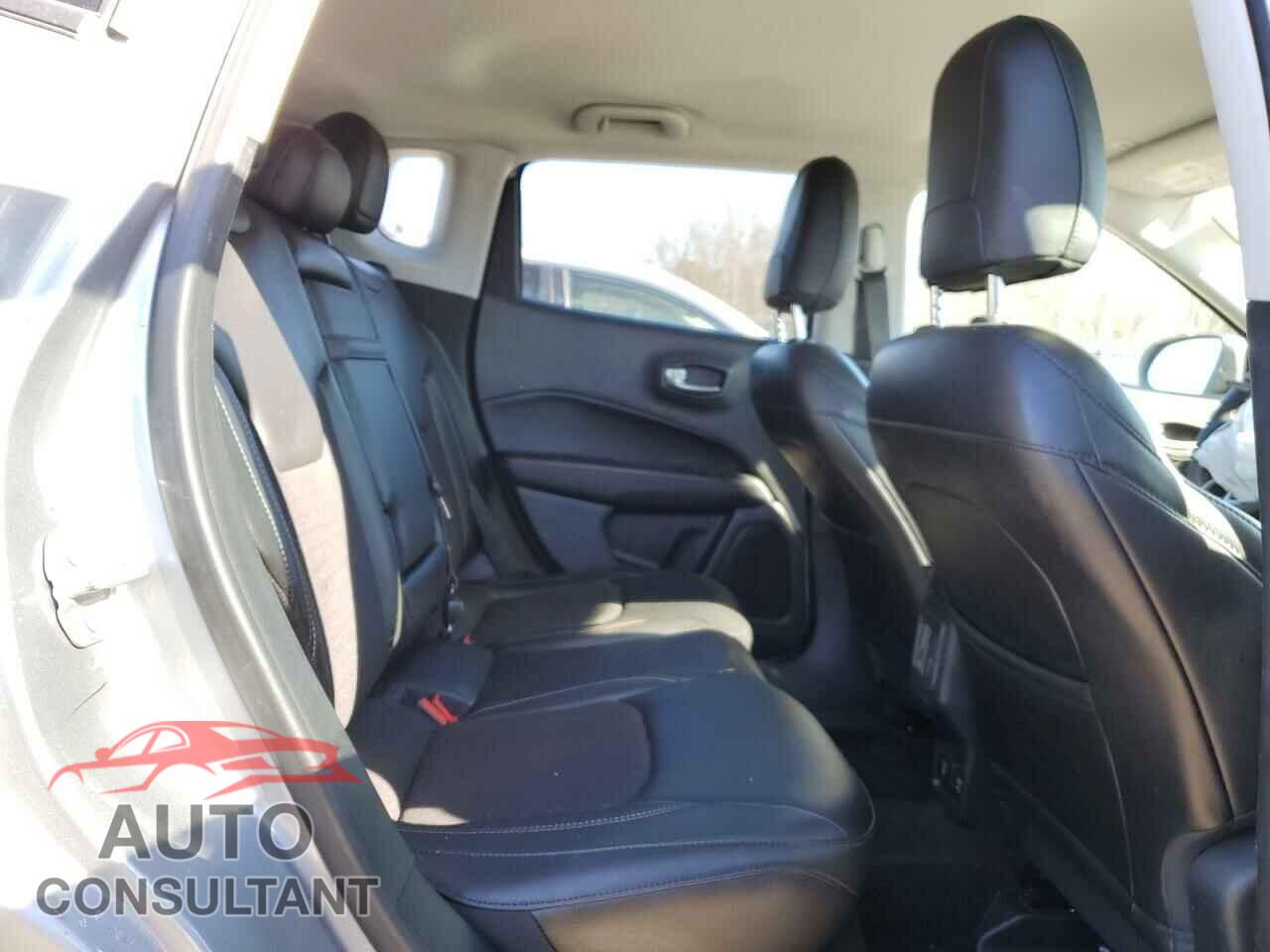 JEEP COMPASS 2018 - 3C4NJDBB3JT398656