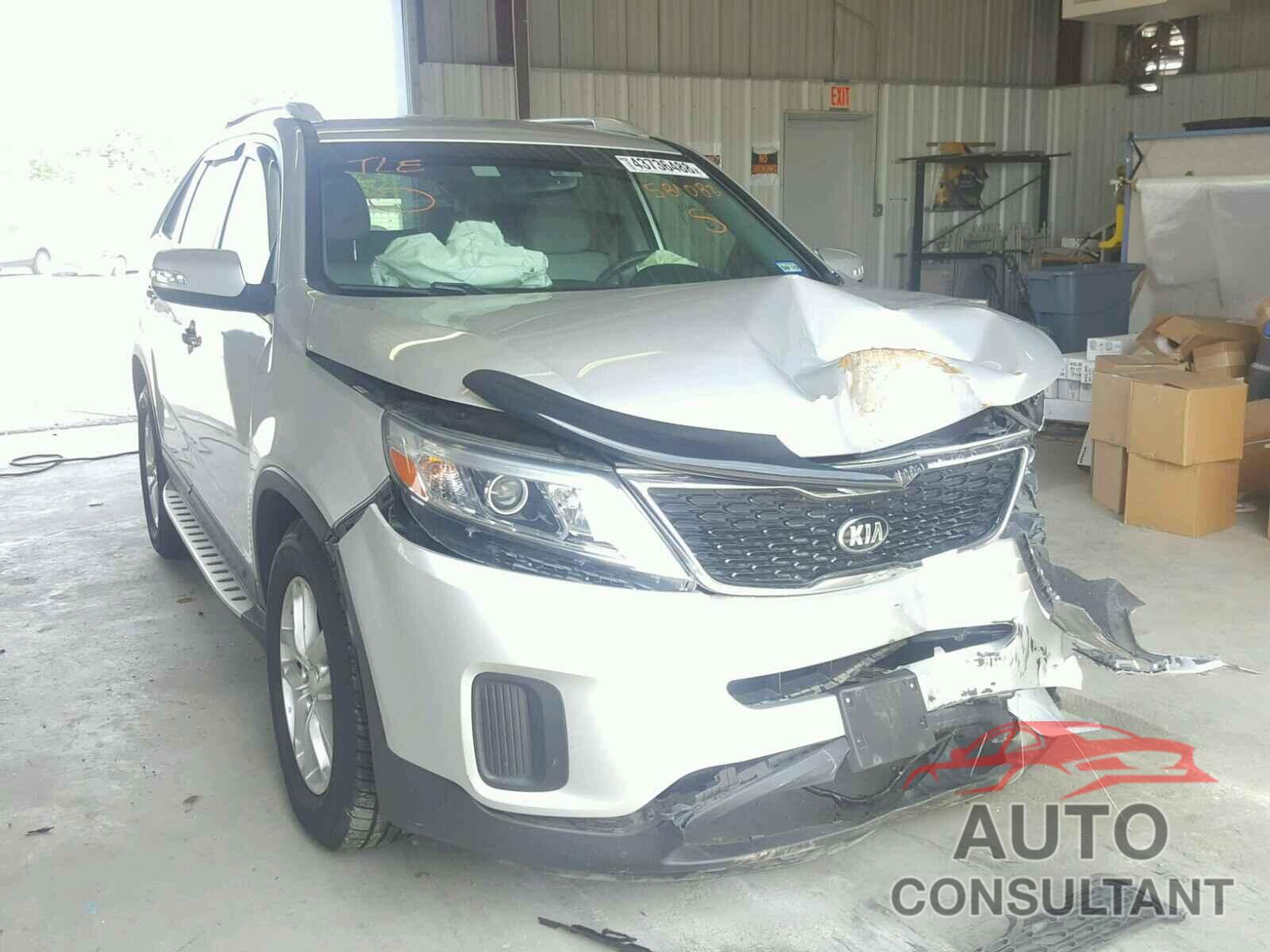 KIA SORENTO LX 2015 - 5XYKT4A79FG581083