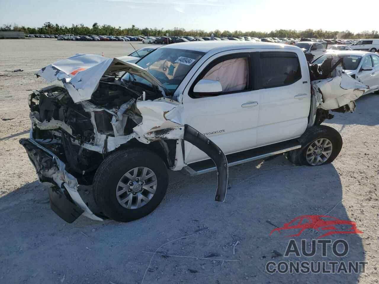 TOYOTA TACOMA 2018 - 5TFAZ5CN1JX067133