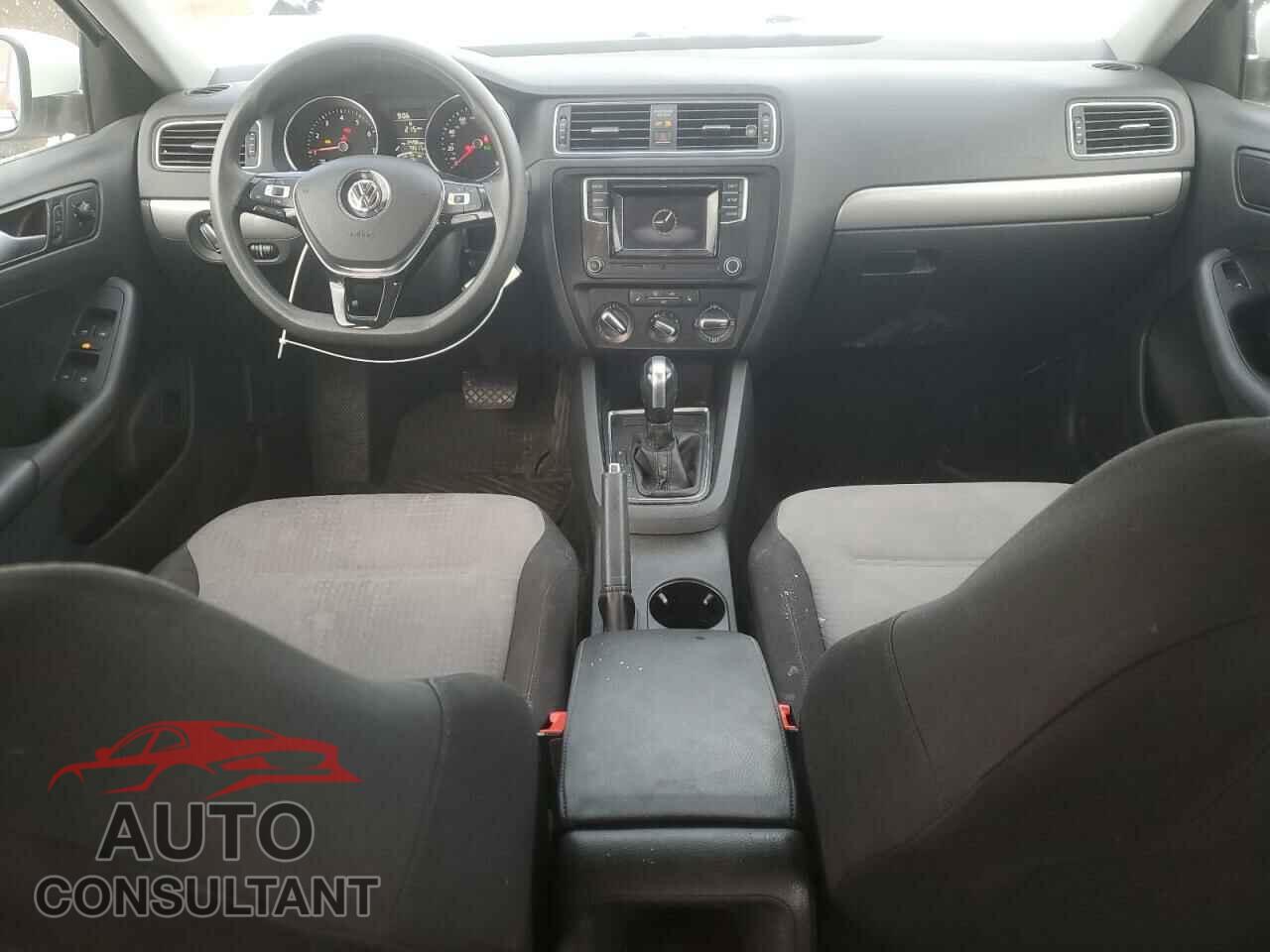 VOLKSWAGEN JETTA 2017 - 3VW2B7AJ8HM399023