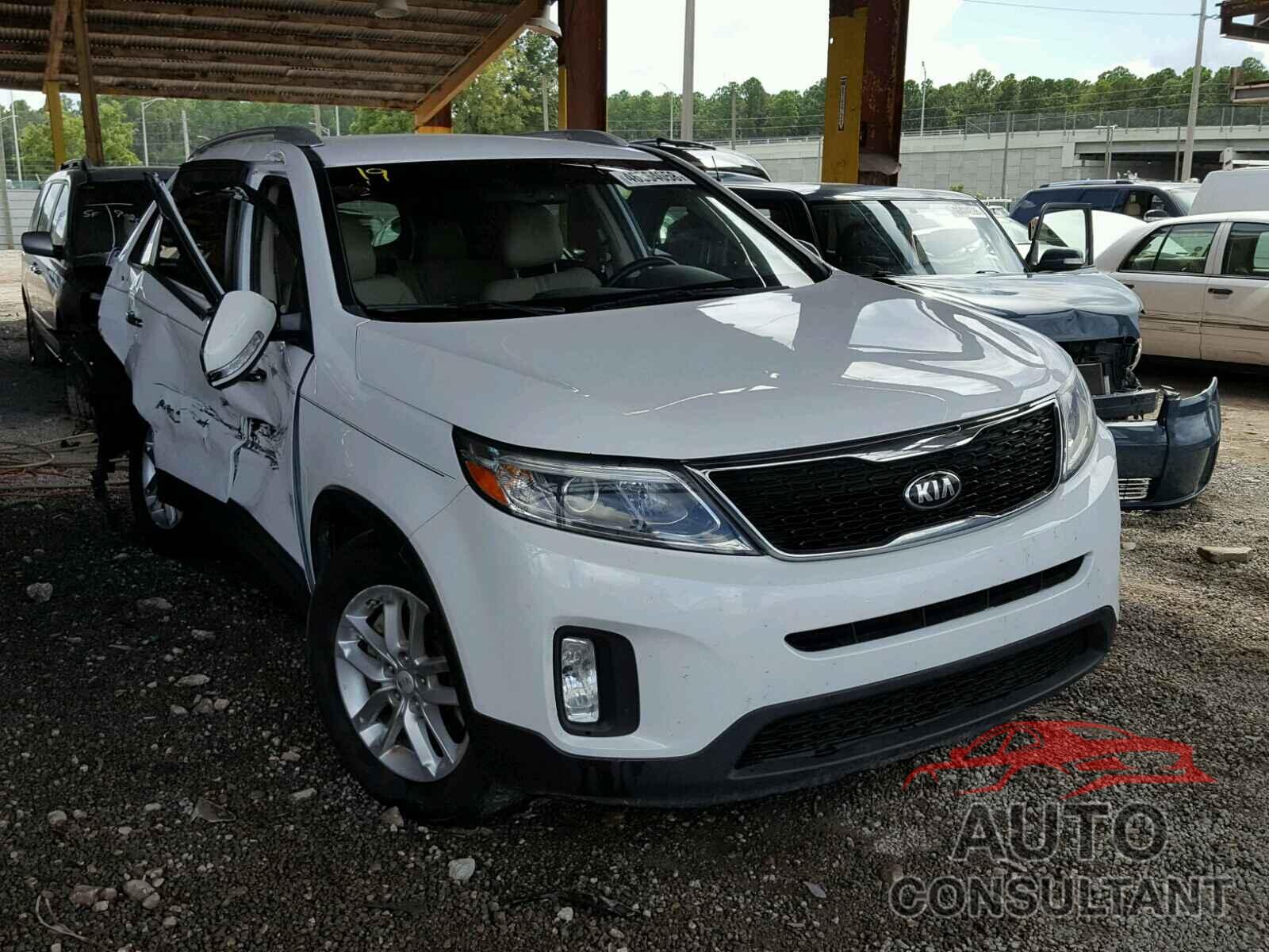 KIA SORENTO LX 2015 - 5XYKT3A60FG646551