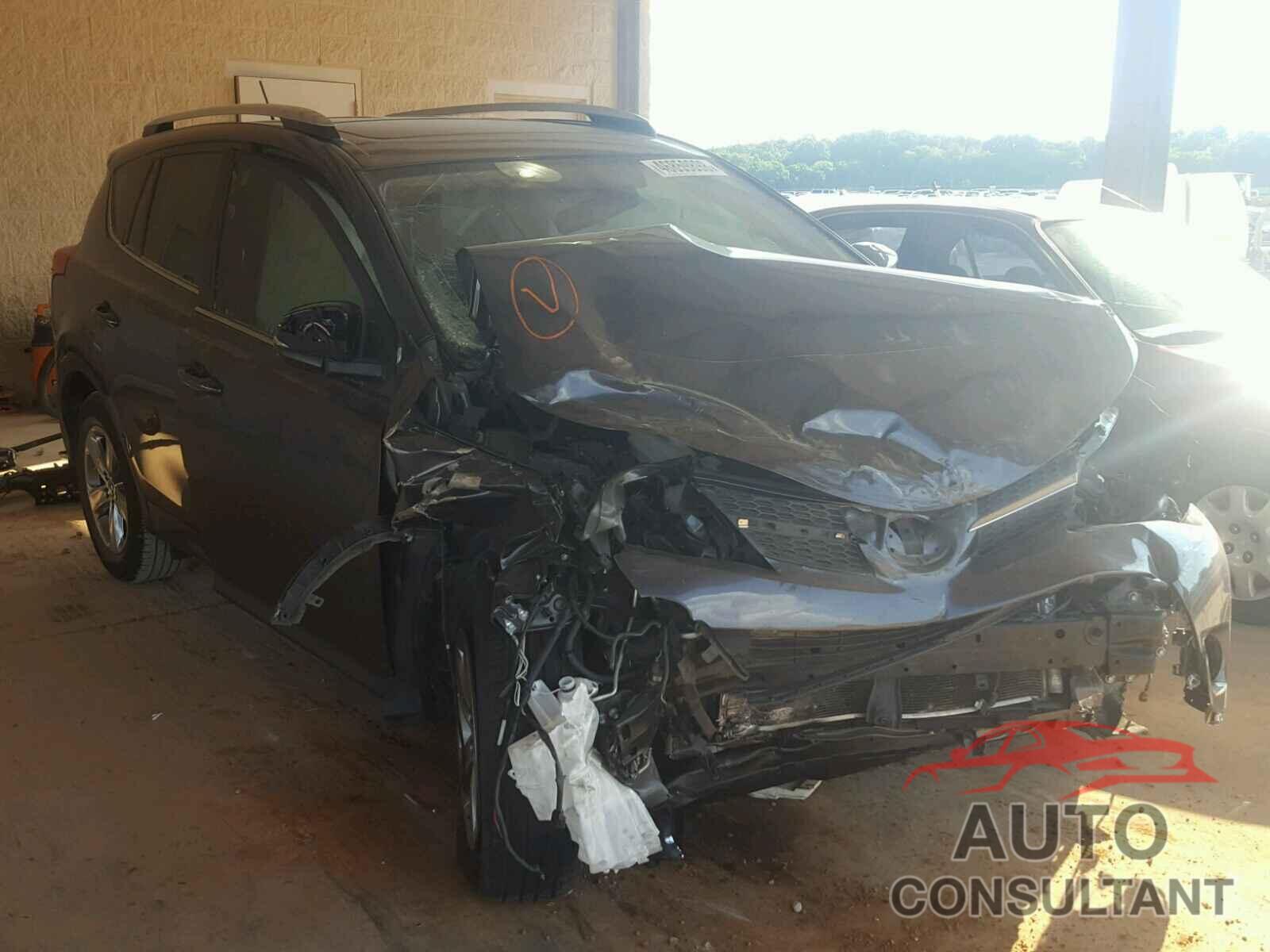 TOYOTA RAV4 XLE 2015 - JTMWFREV1FJ044237