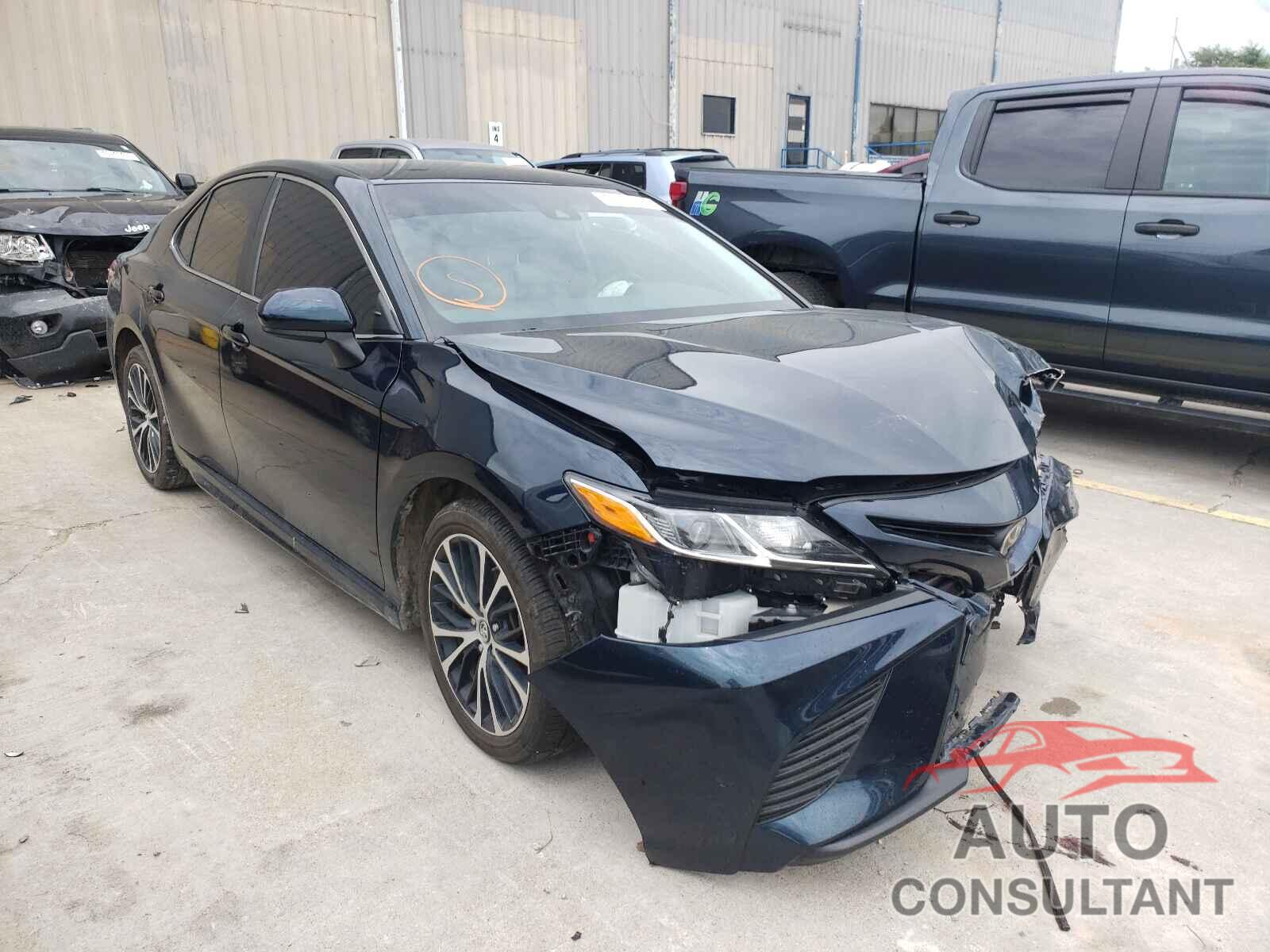 TOYOTA CAMRY 2018 - 4T1B11HK0JU587551