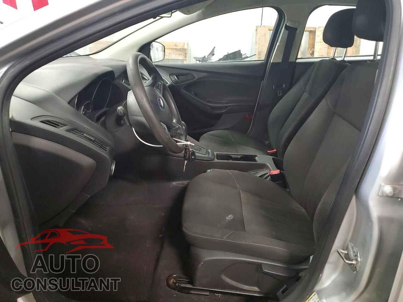 FORD FOCUS 2017 - 1FADP3E23HL210973