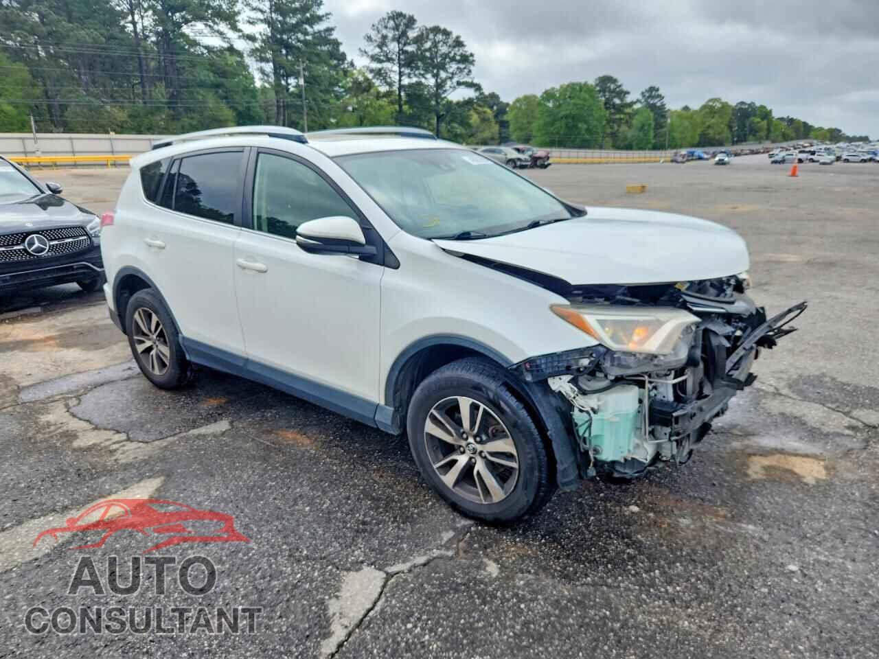TOYOTA RAV4 2017 - JTMWFREV1HD102784