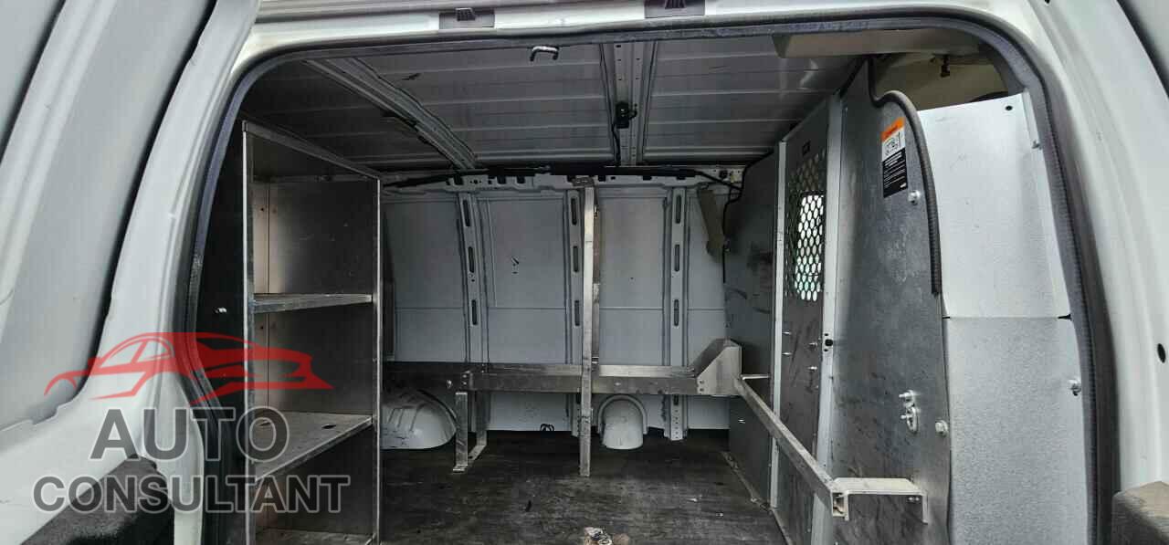 CHEVROLET EXPRESS 2017 - 1GCWGAFFXH1344366