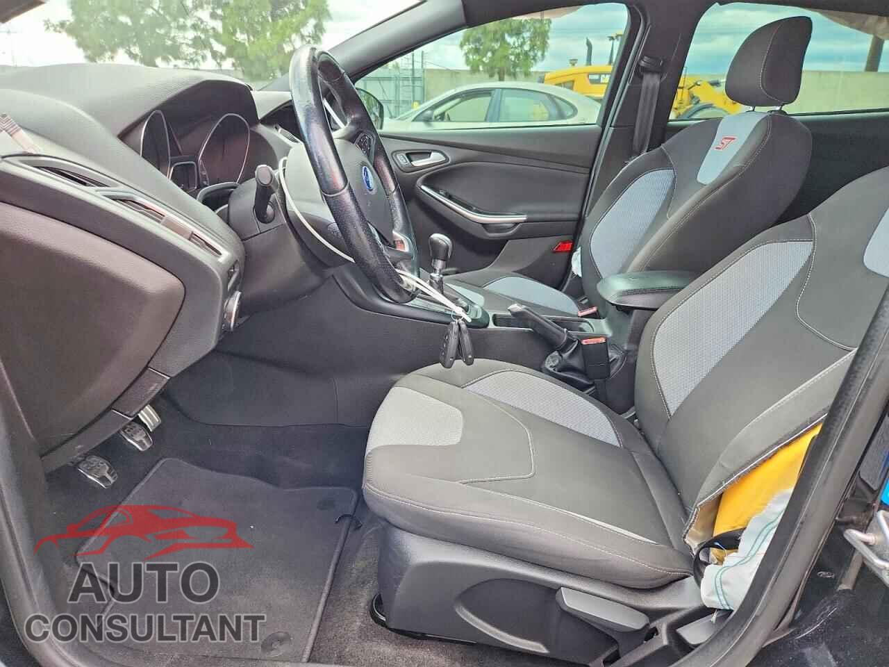 FORD FOCUS 2017 - 1FADP3L91HL296087