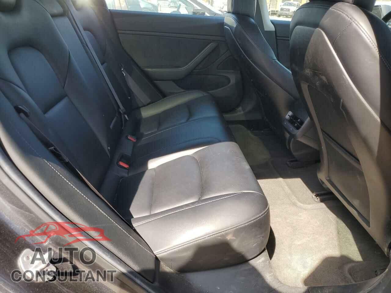 TESLA MODEL 3 2018 - 5YJ3E1EA1JF025711