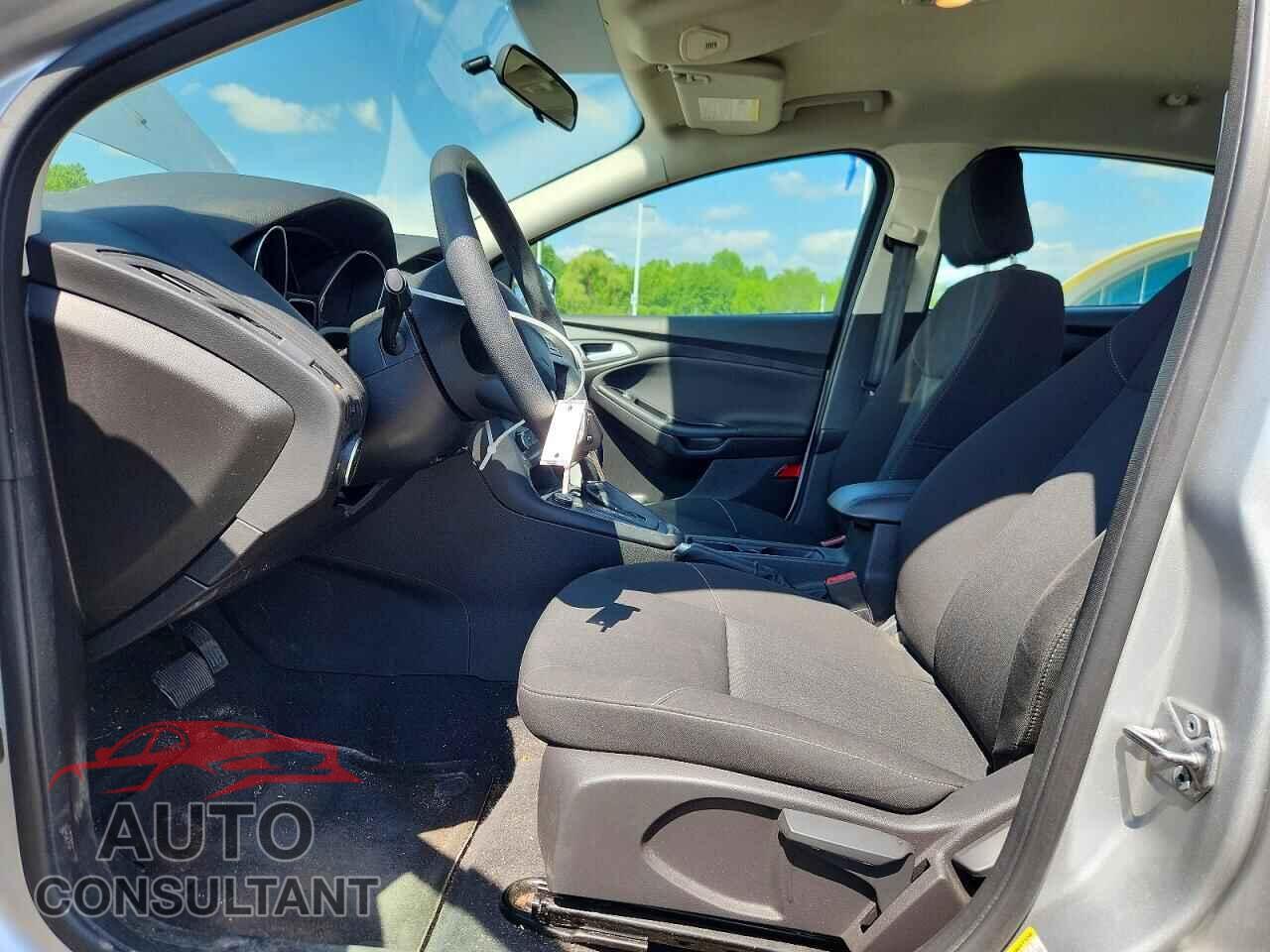 FORD FOCUS 2017 - 1FADP3F22HL200949