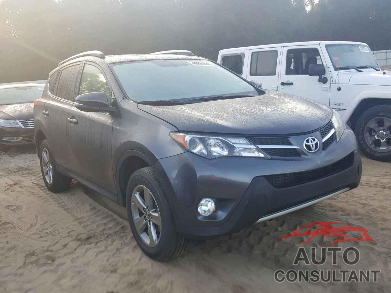 TOYOTA RAV4 XLE 2015 - JTMWFREV6FD071528