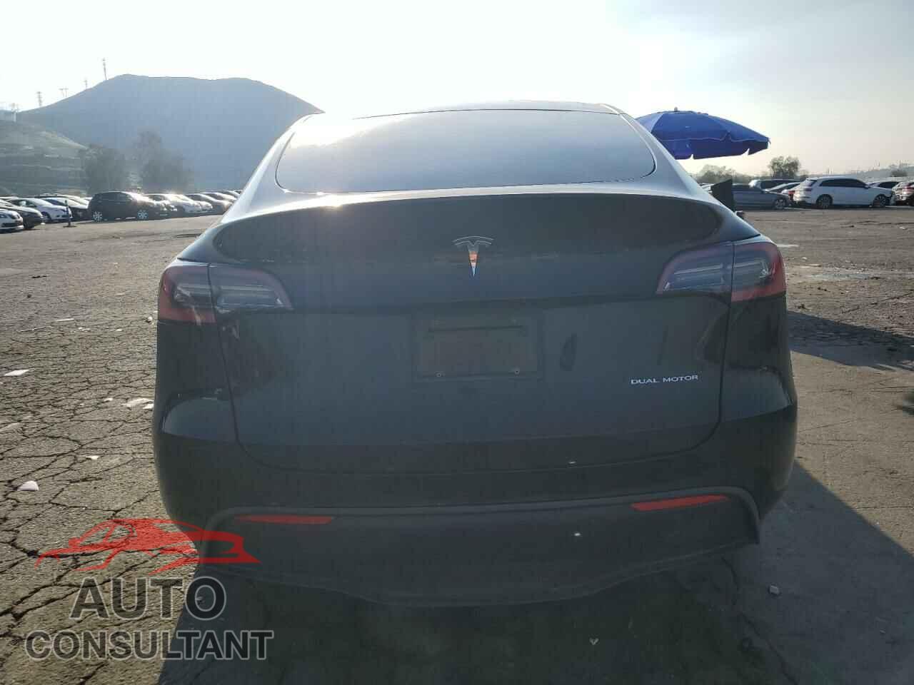TESLA MODEL Y 2021 - 5YJYGDEEXMF096530