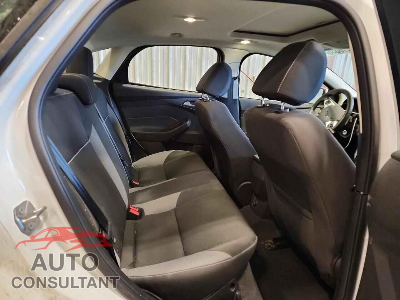 FORD FOCUS 2014 - 1FADP3F27EL299277