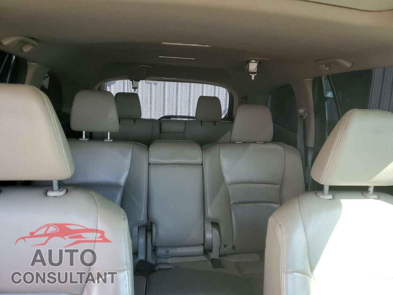 HONDA PILOT 2017 - 5FNYF5H57HB003294