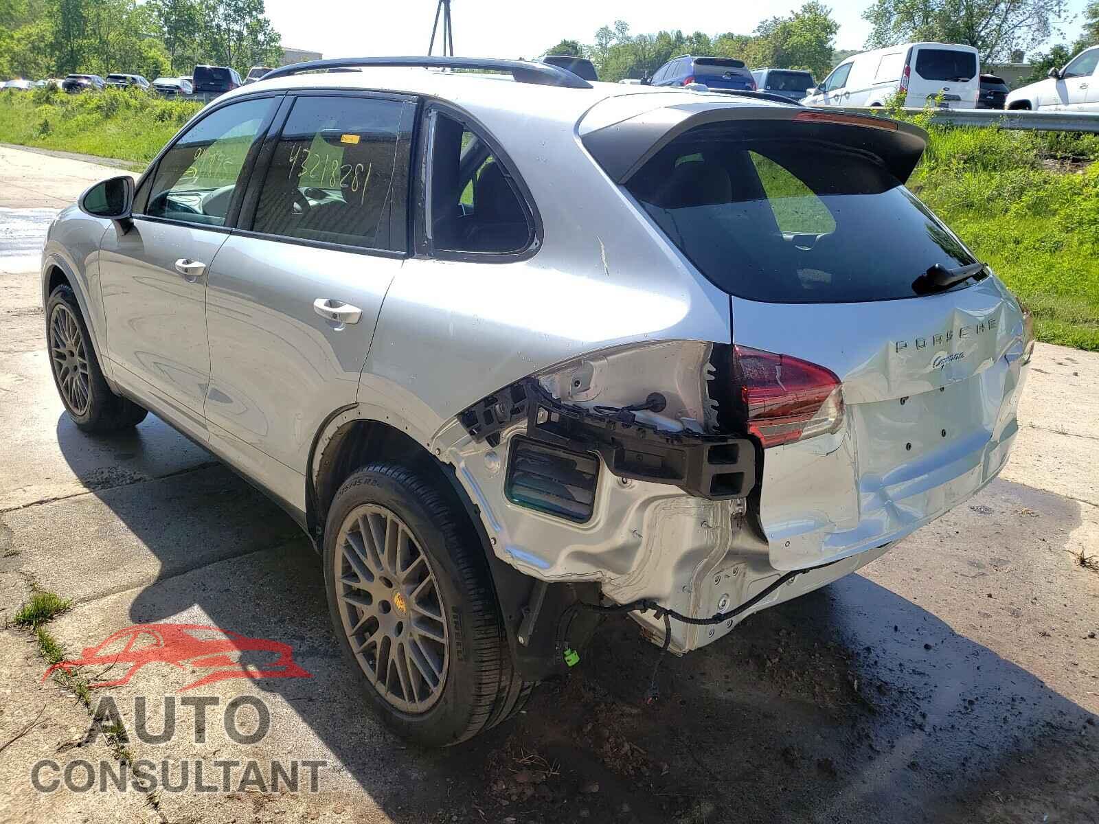 PORSCHE CAYENNE 2017 - WP1AA2A25HKA86806