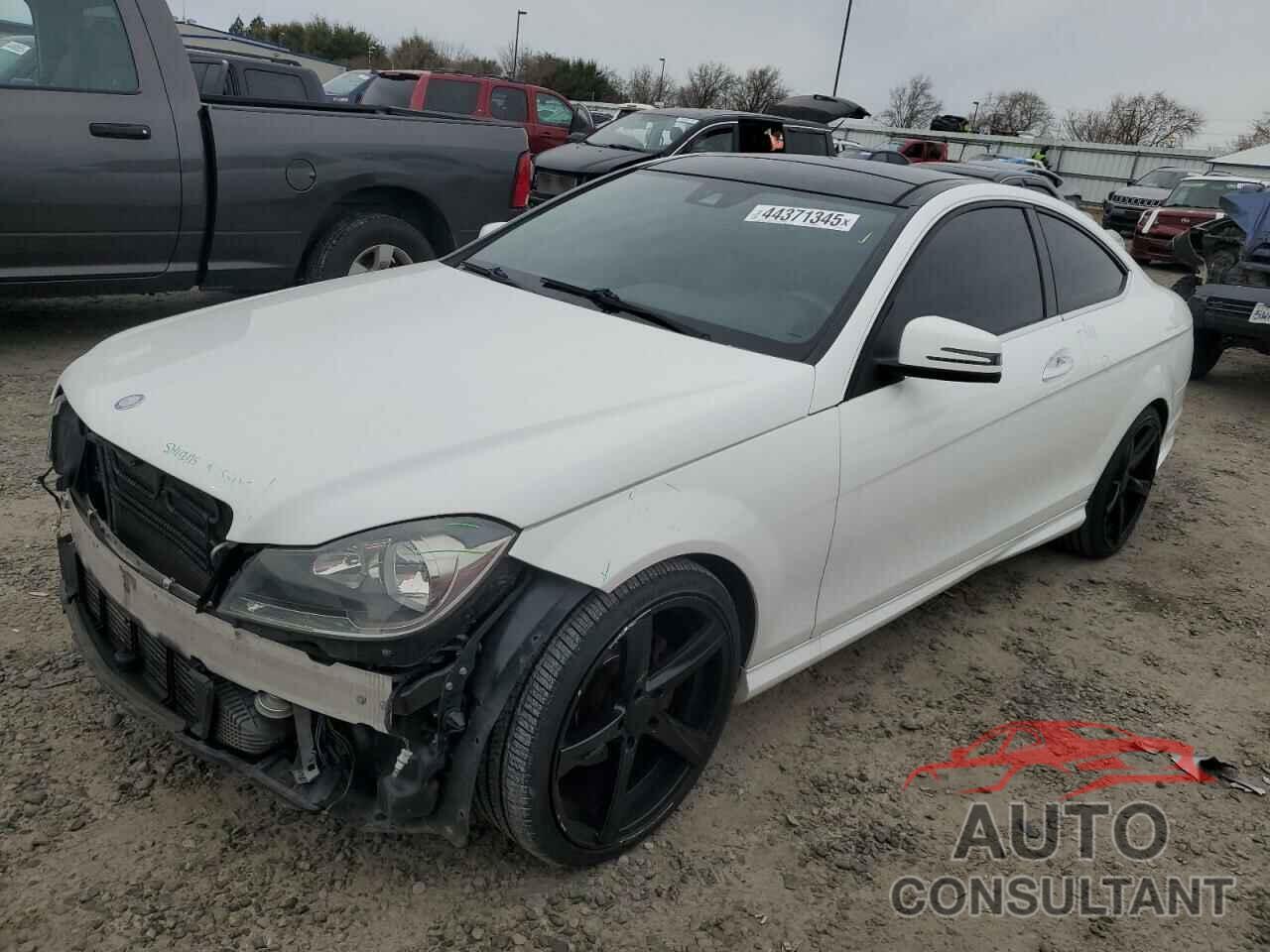 MERCEDES-BENZ C-CLASS 2013 - WDDGJ4HB1DG084129