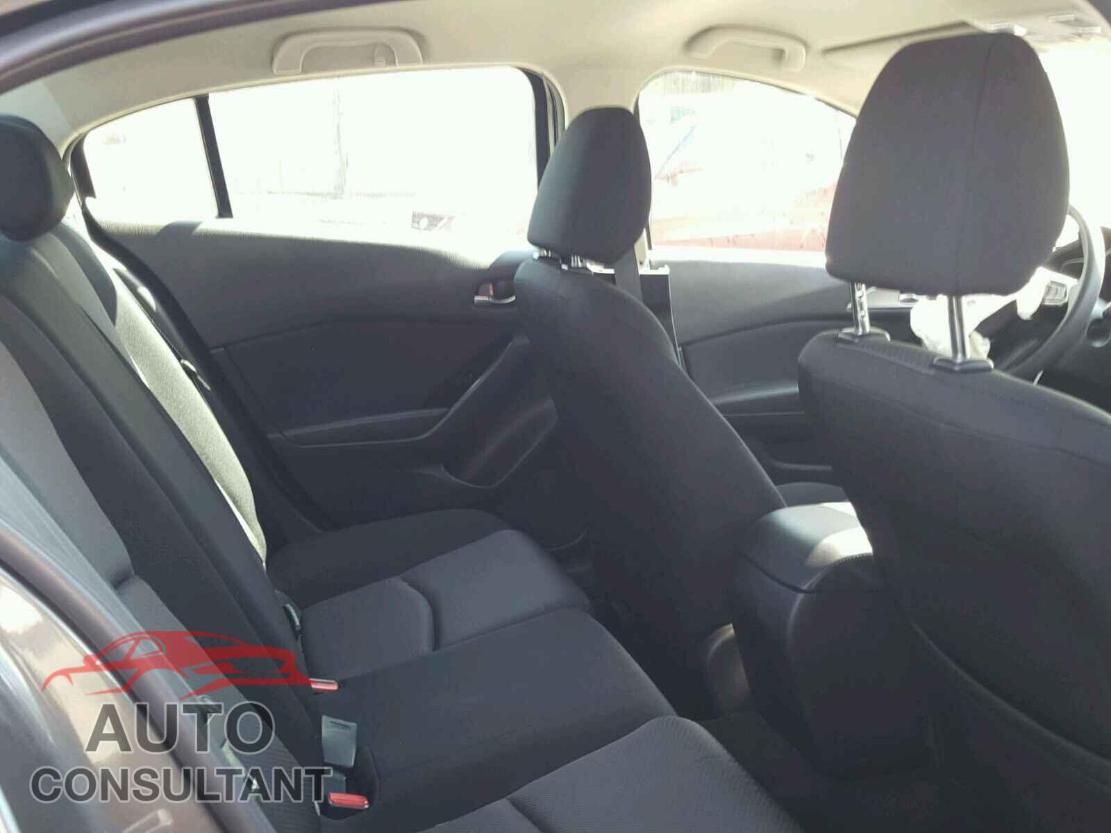 MAZDA 3 2017 - 3MZBN1U71HM105384