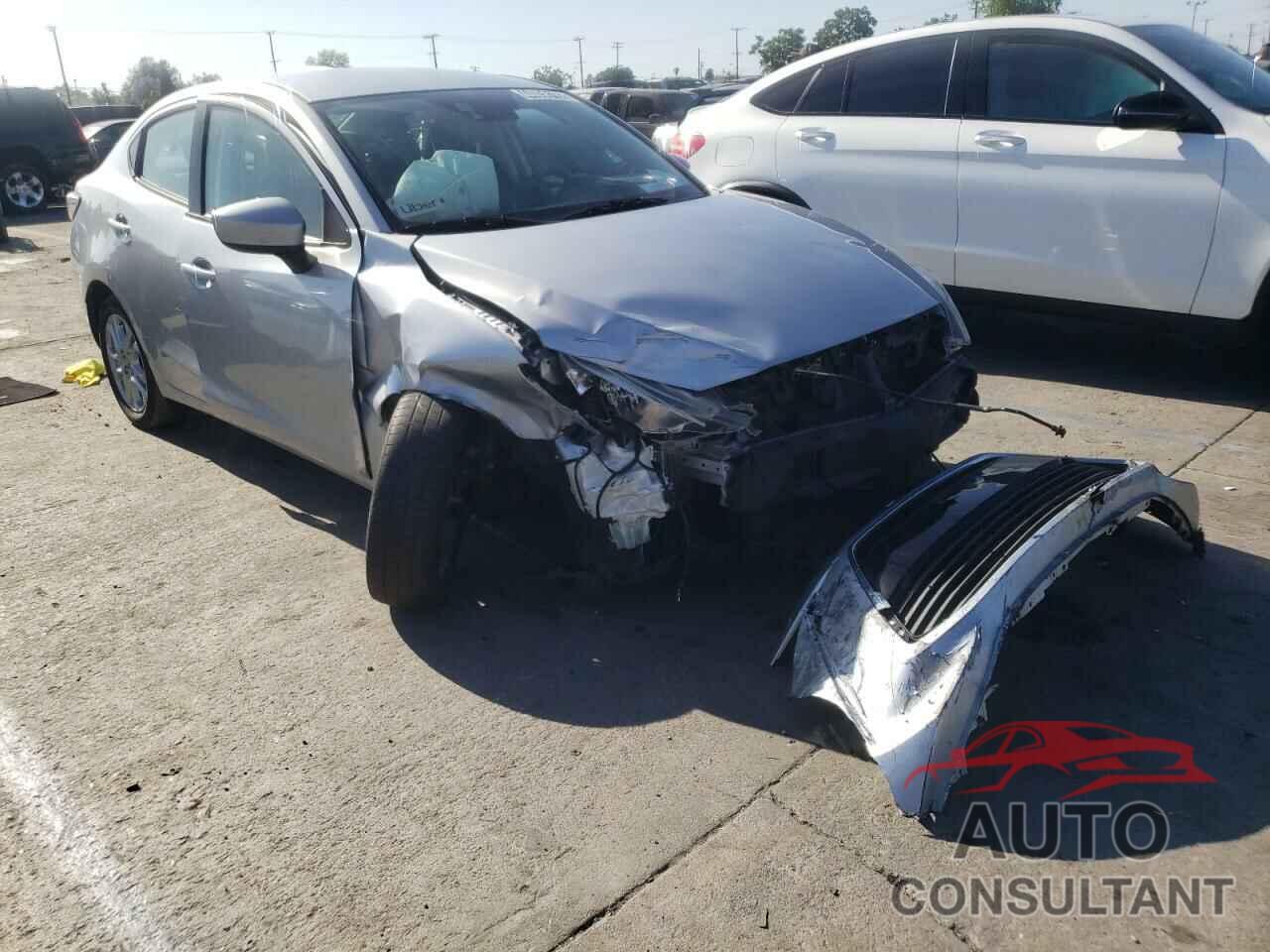 TOYOTA YARIS 2018 - 3MYDLBYV7JY306531