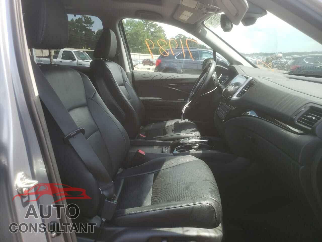 HONDA PILOT 2017 - 5FNYF6H02HB082903