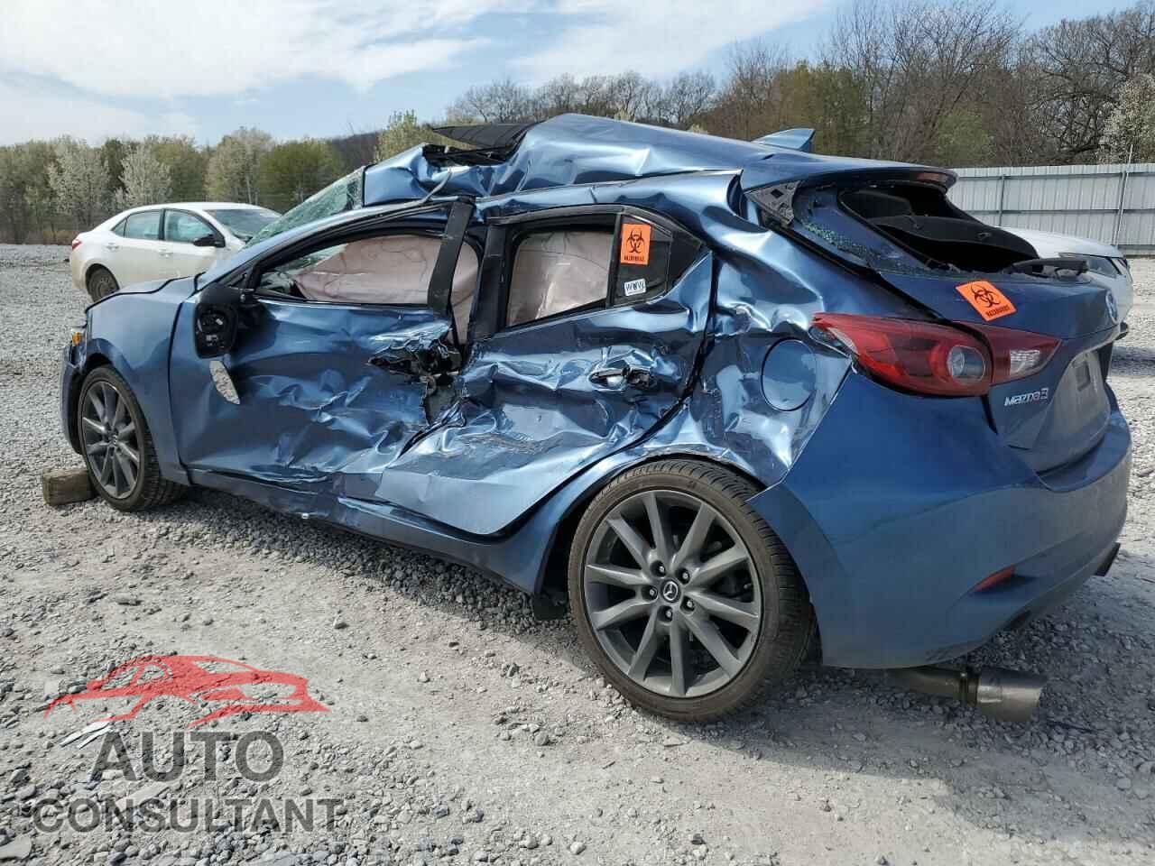 MAZDA 3 2018 - 3MZBN1M32JM164320