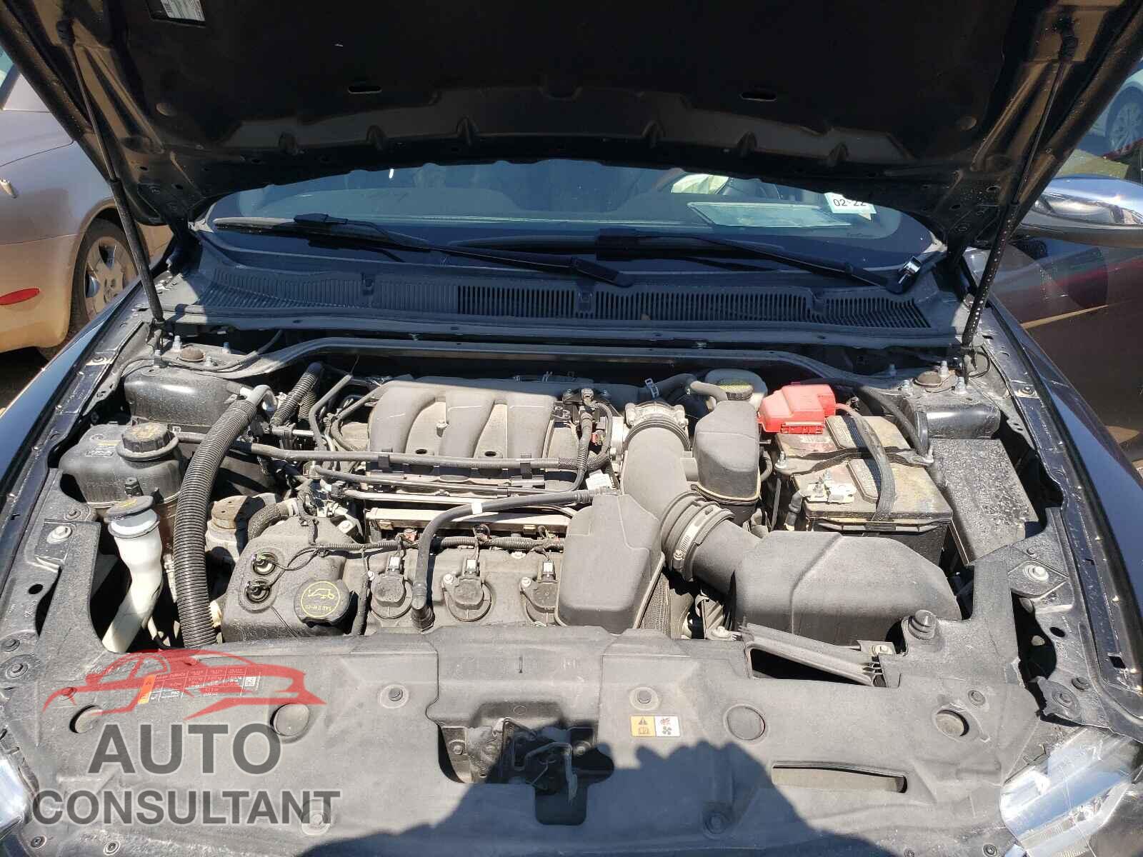 FORD TAURUS 2018 - 1FAHP2F81JG109475